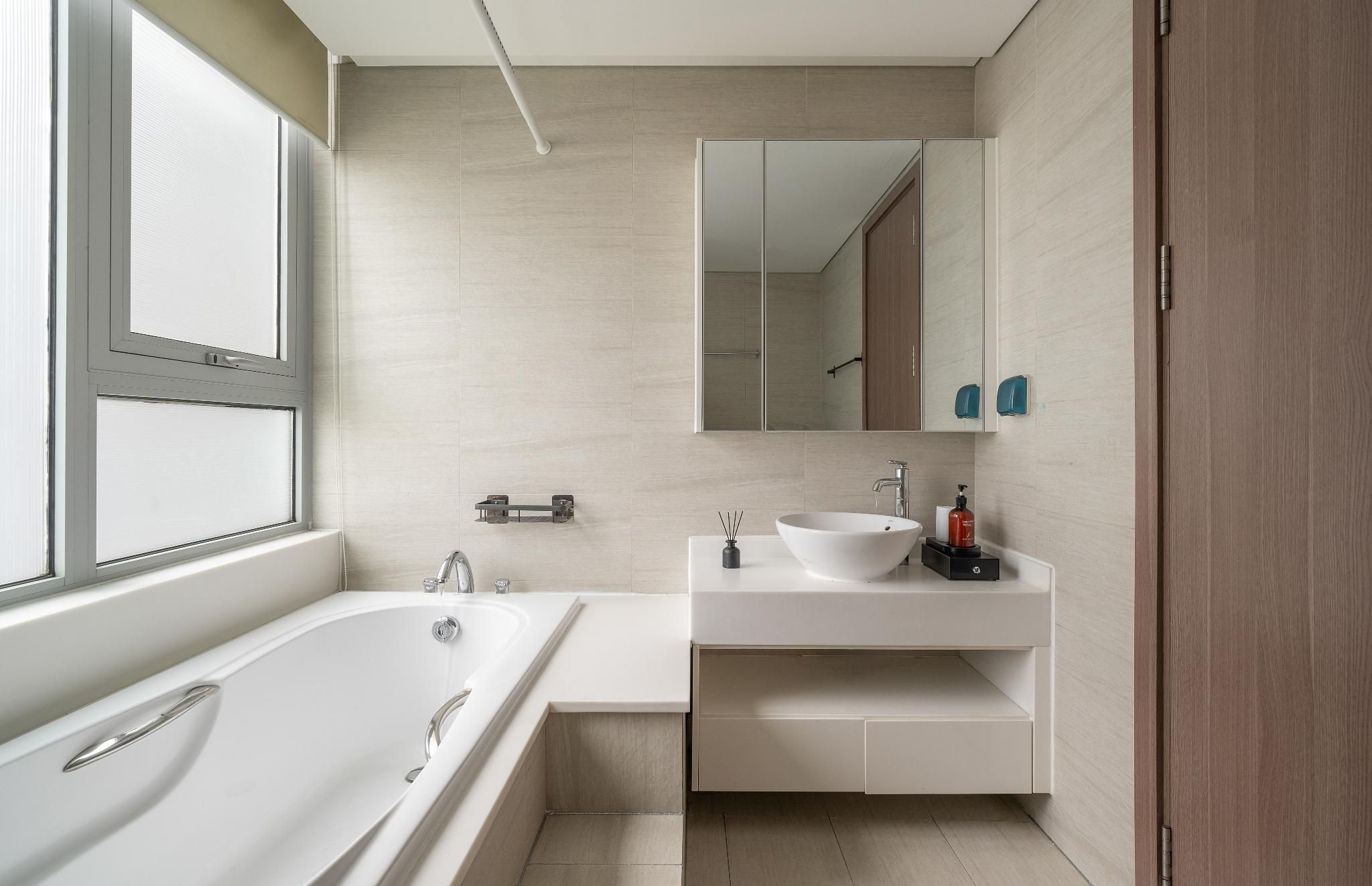 3-Bedroom Apartment with Balcony