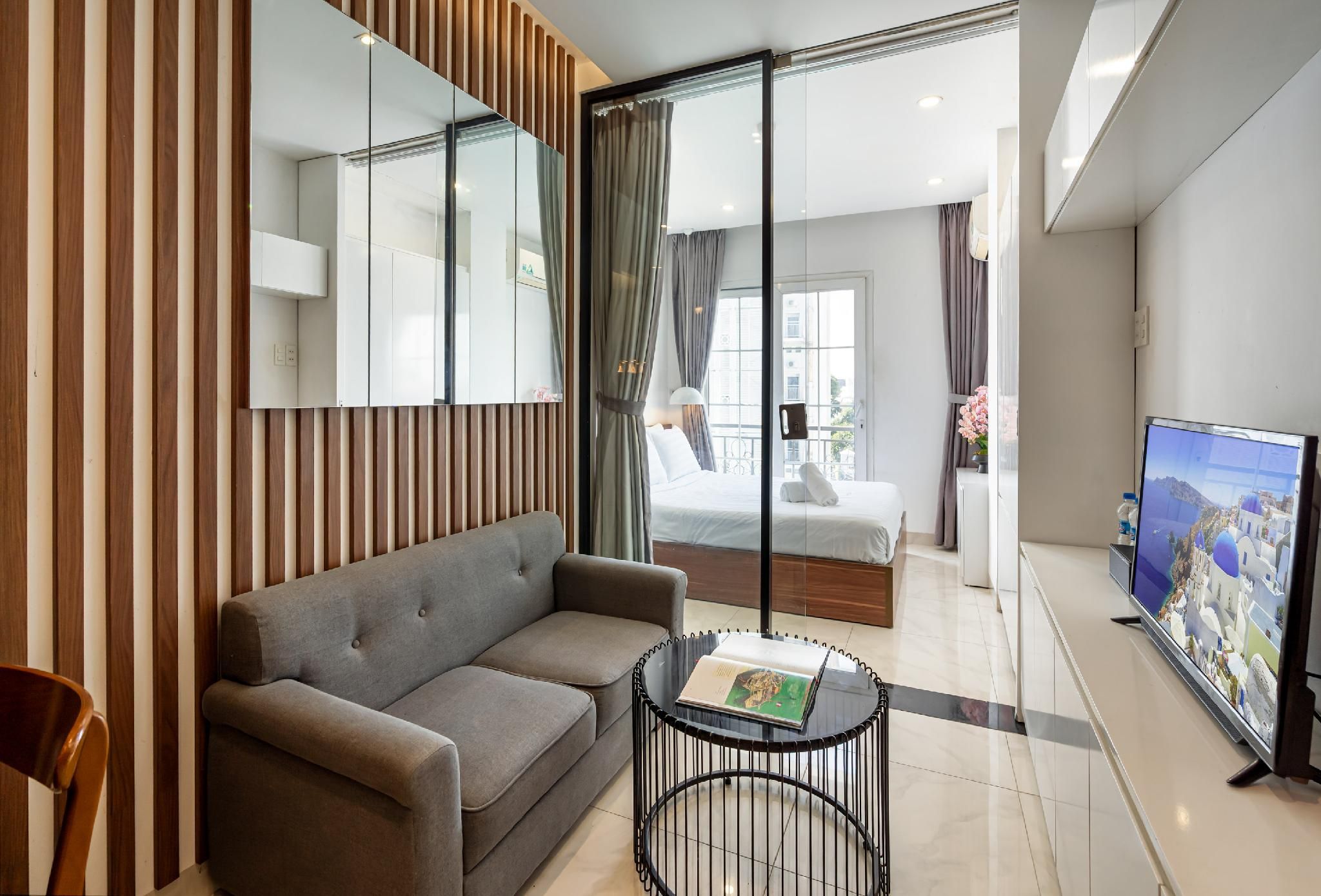 One Bedroom Queen Suite