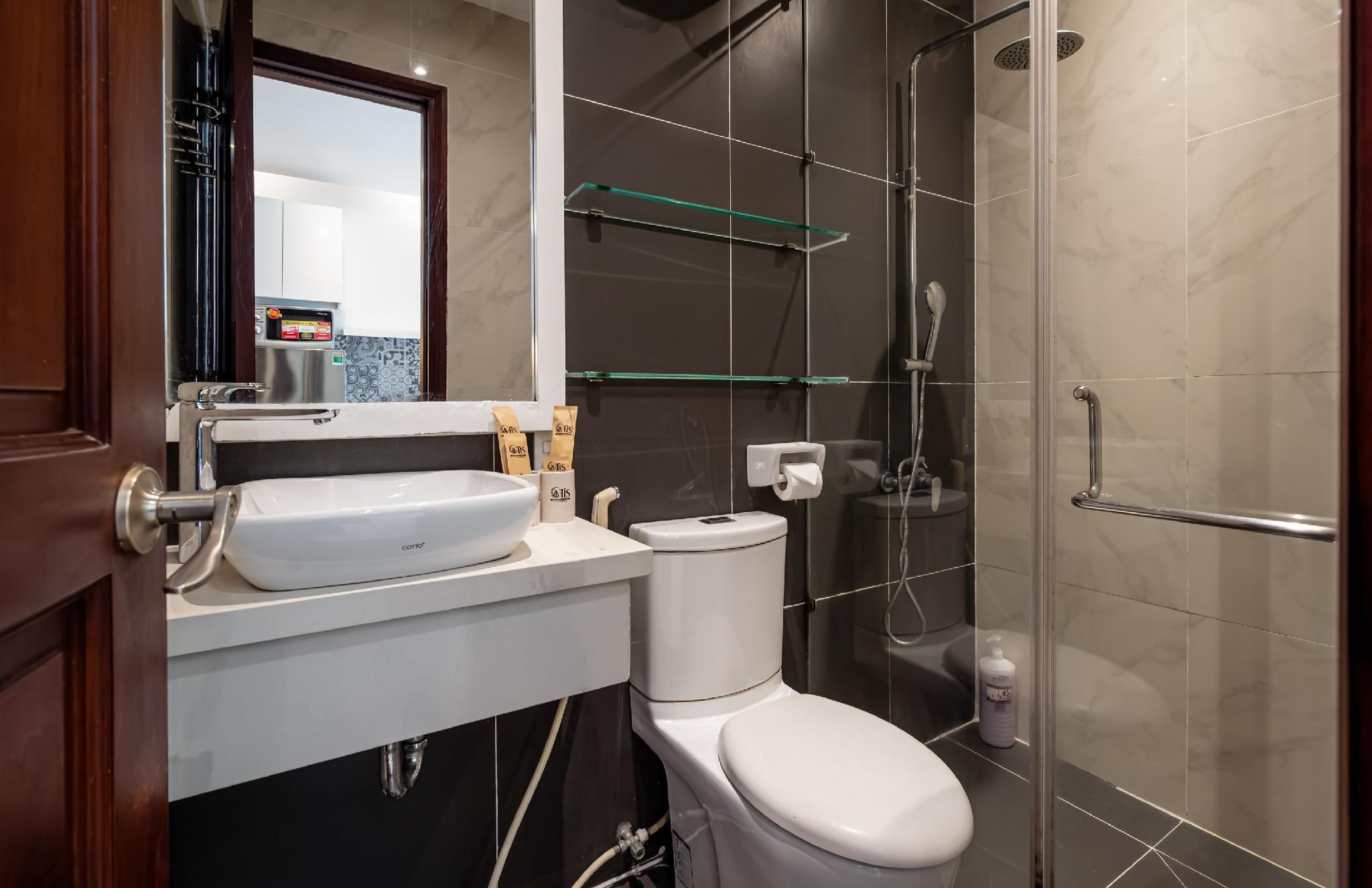One Bedroom Queen Suite