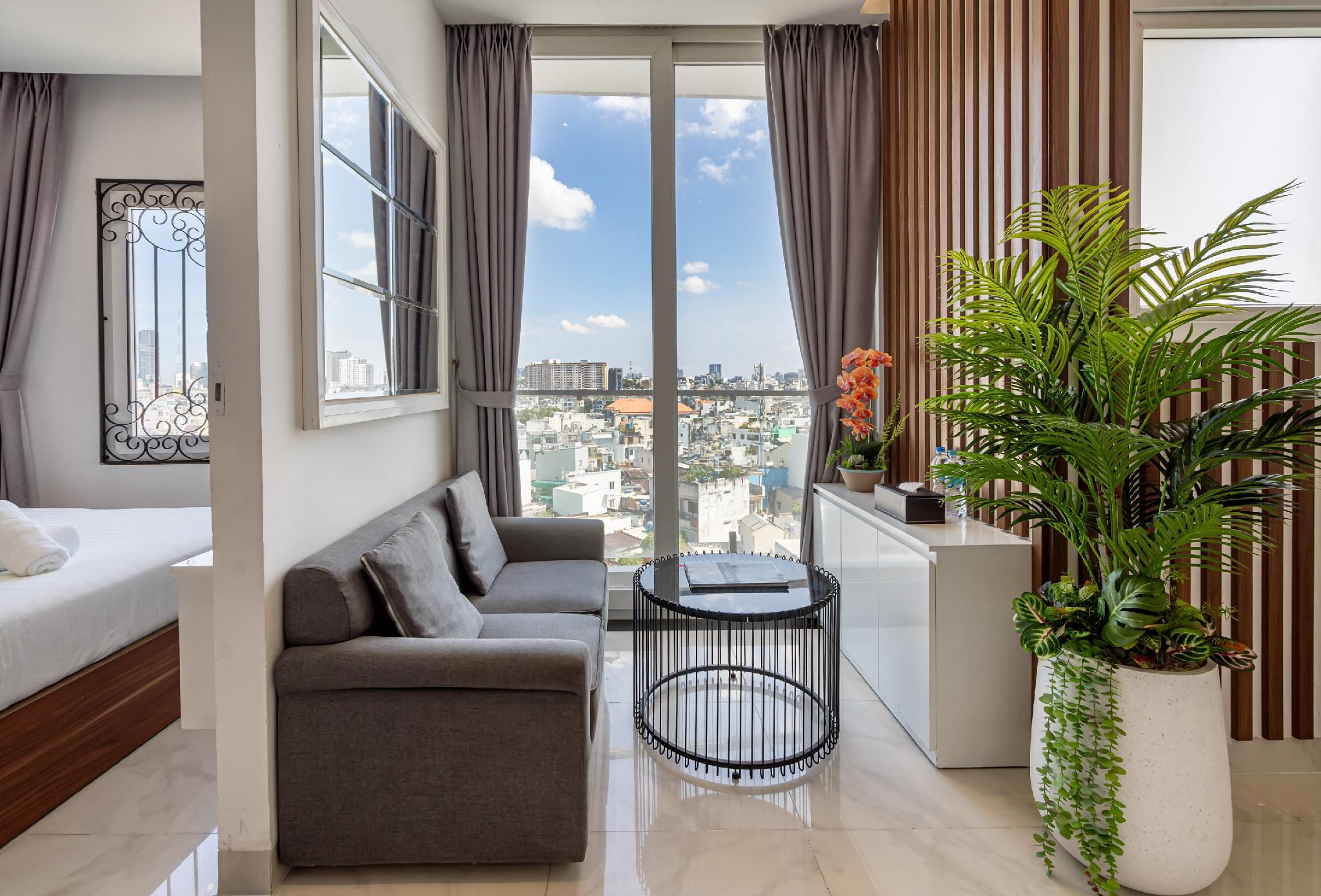 One-Bedroom Apartment with Balcony II