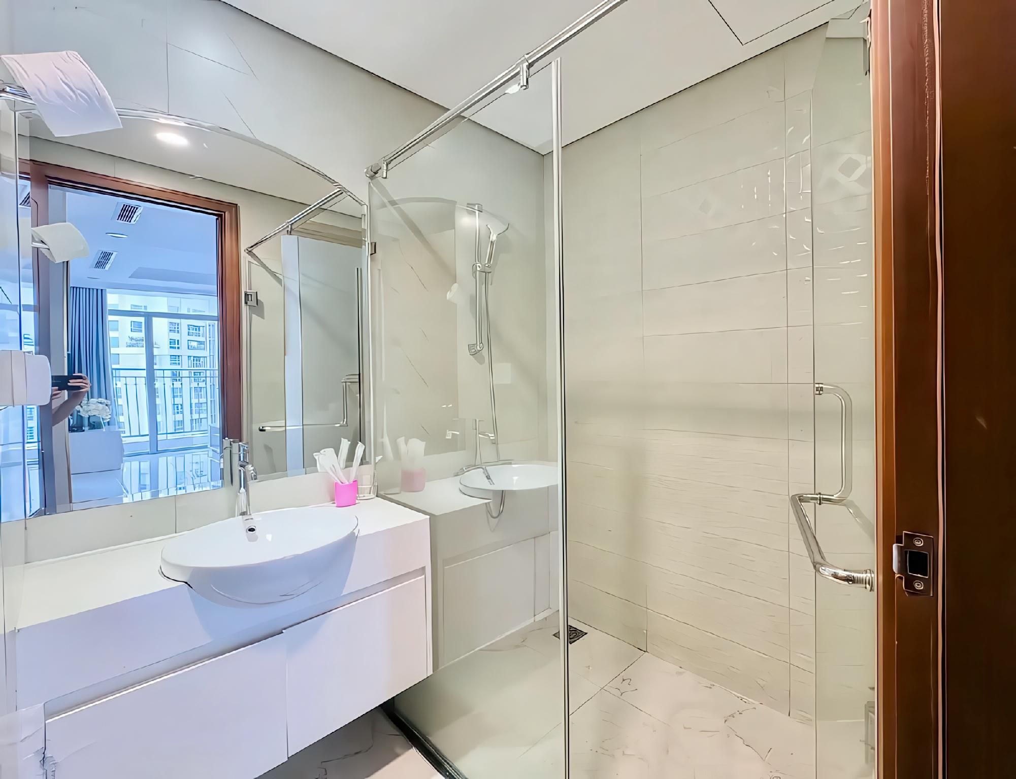 Three-Bedroom Apartment with Balcony