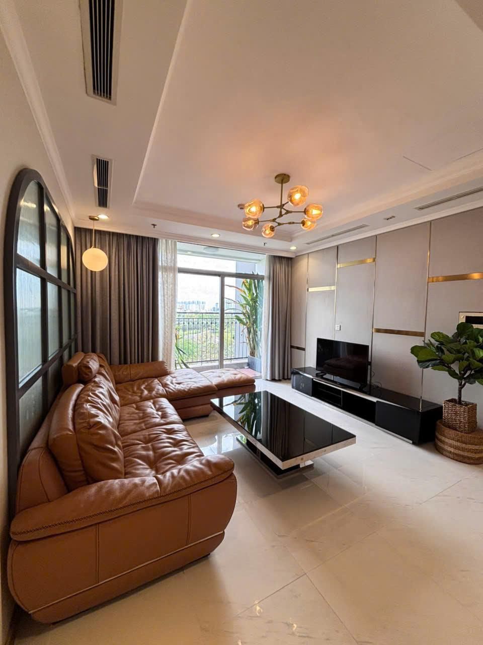 4 Bedroom, Smoking