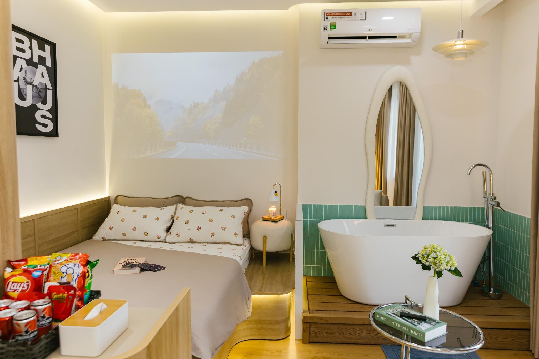 Studio with Bathtub
