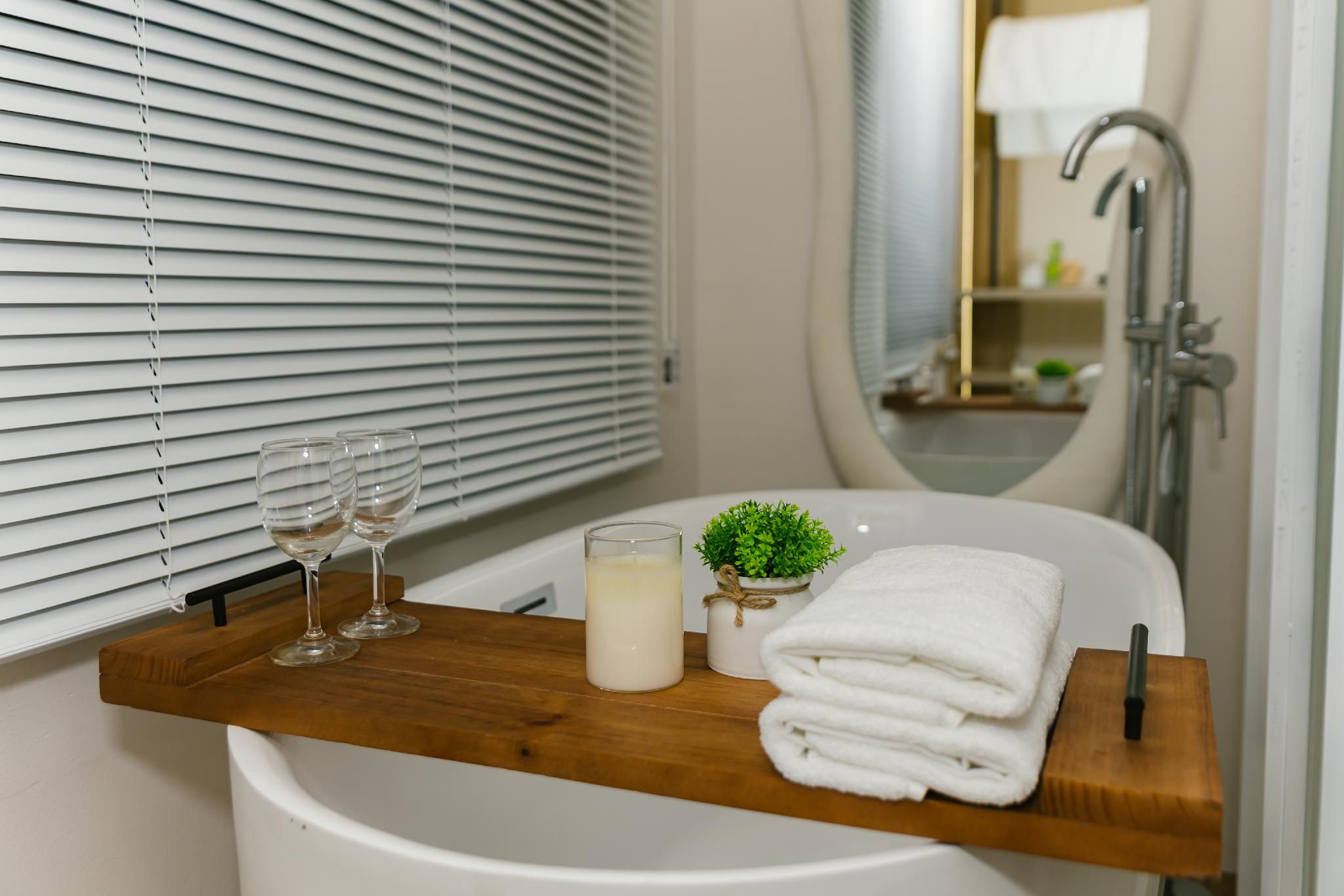 Studio with Bathtub