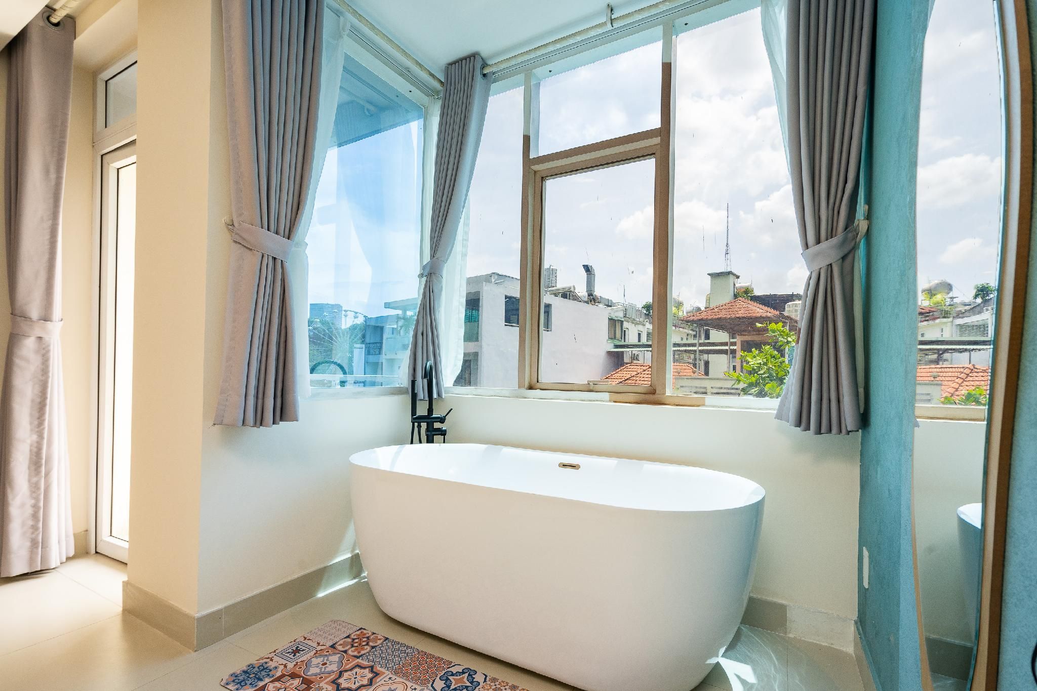 Deluxe Apartment with Balcony - Non-Smoking