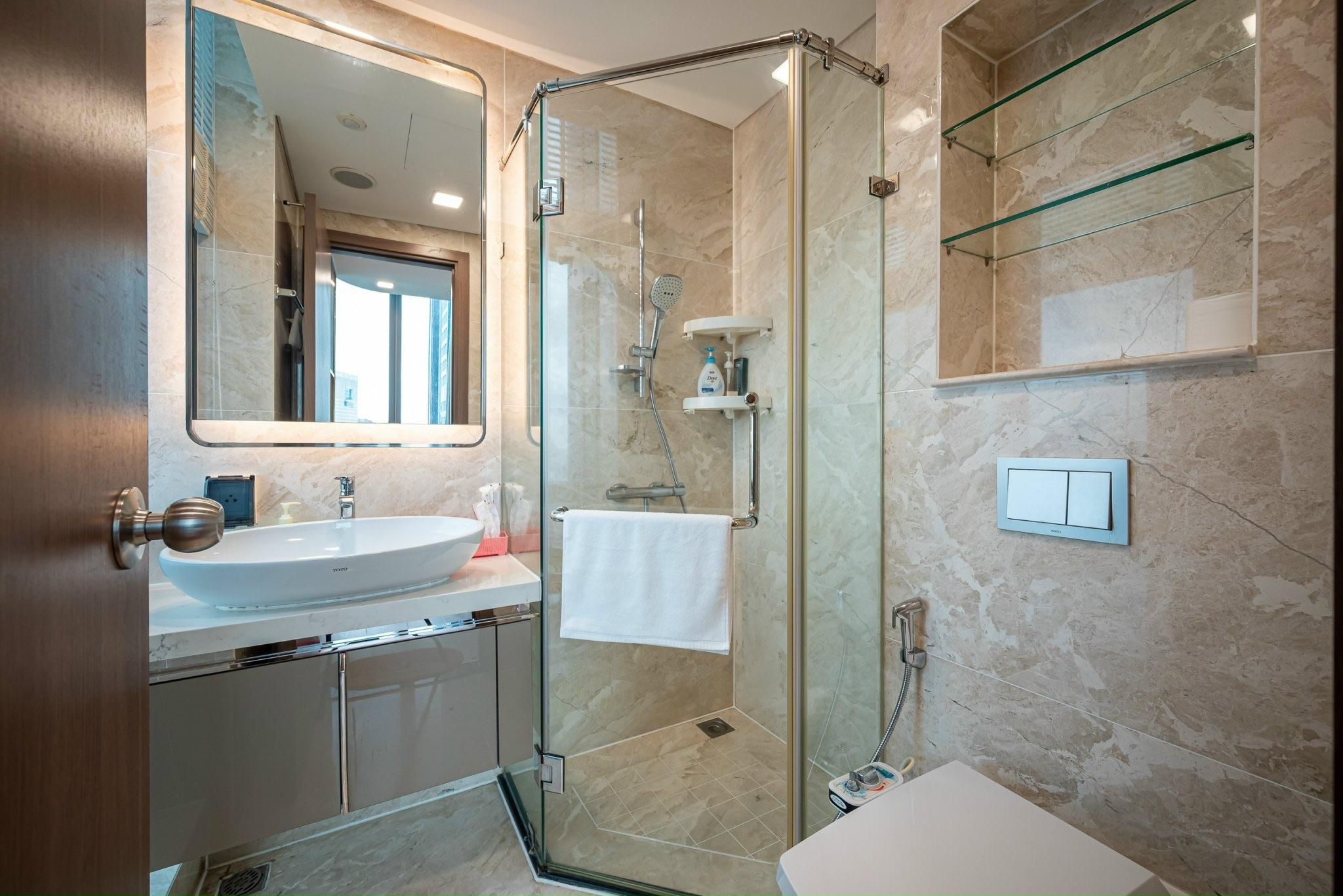 2 Bedroom Deluxe Suite