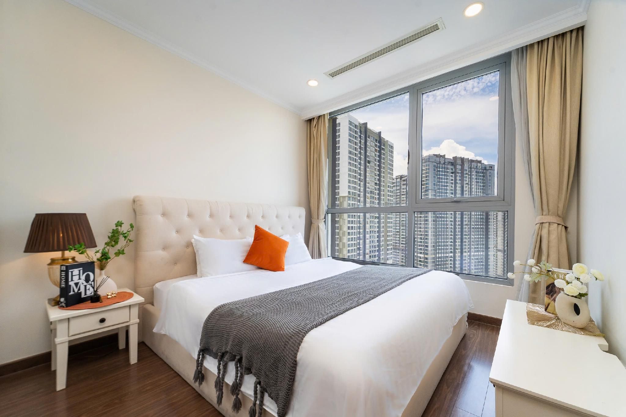 1 - Bedroom City View Apartment with Study