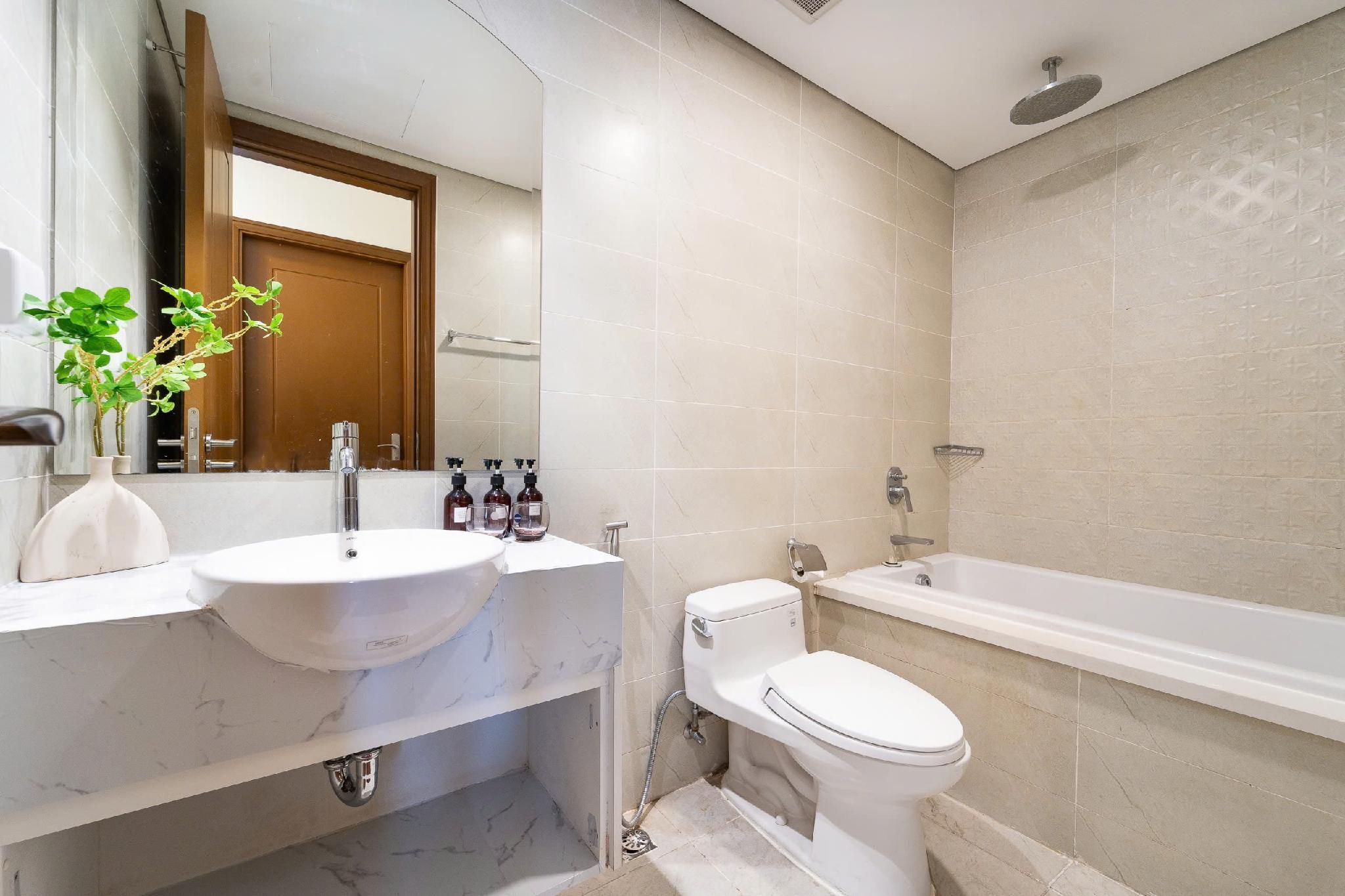 1 - Bedroom City View Apartment with Study