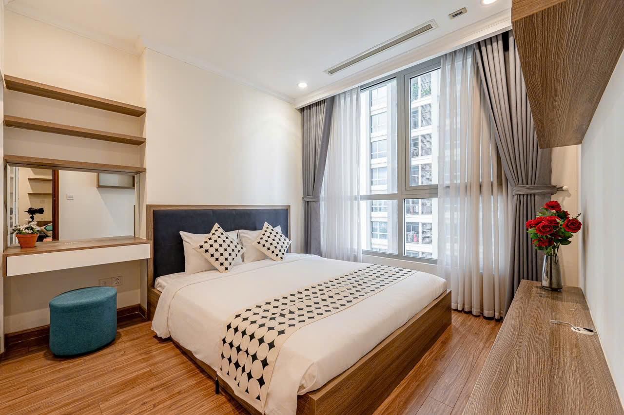 Three-Bedroom Apartment with Balcony