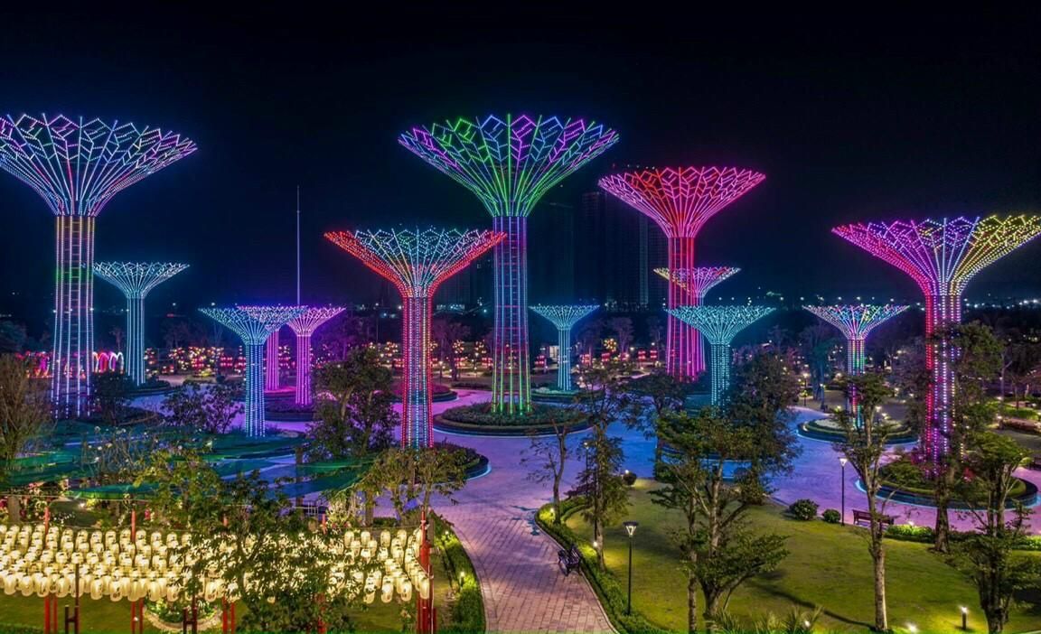 Beautiful city sight apartment with green around