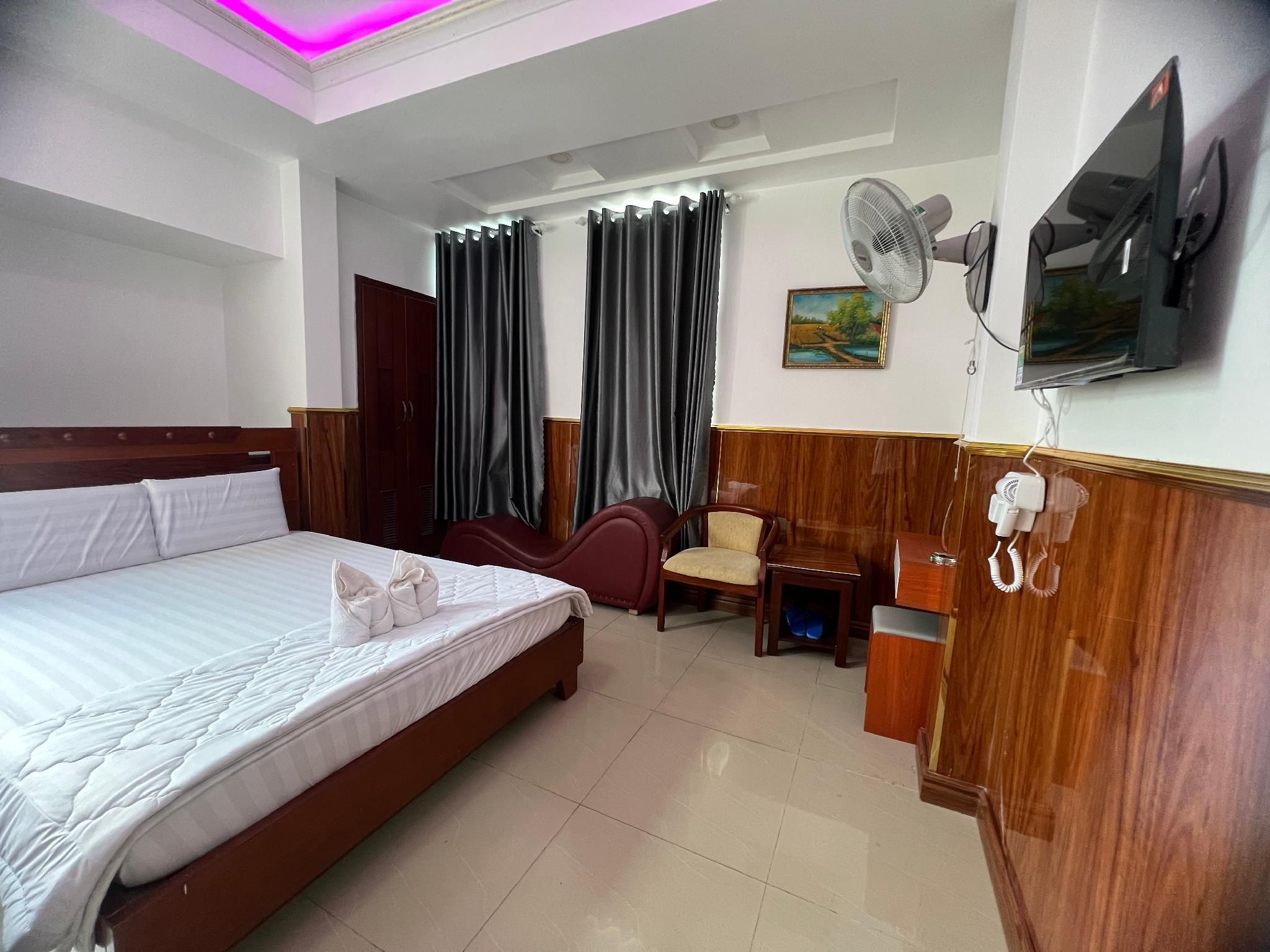 Deluxe Room with Window