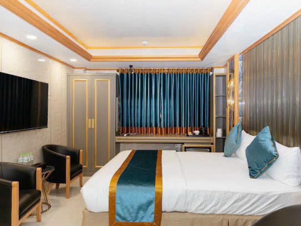 Deluxe Double Room with Bathtub