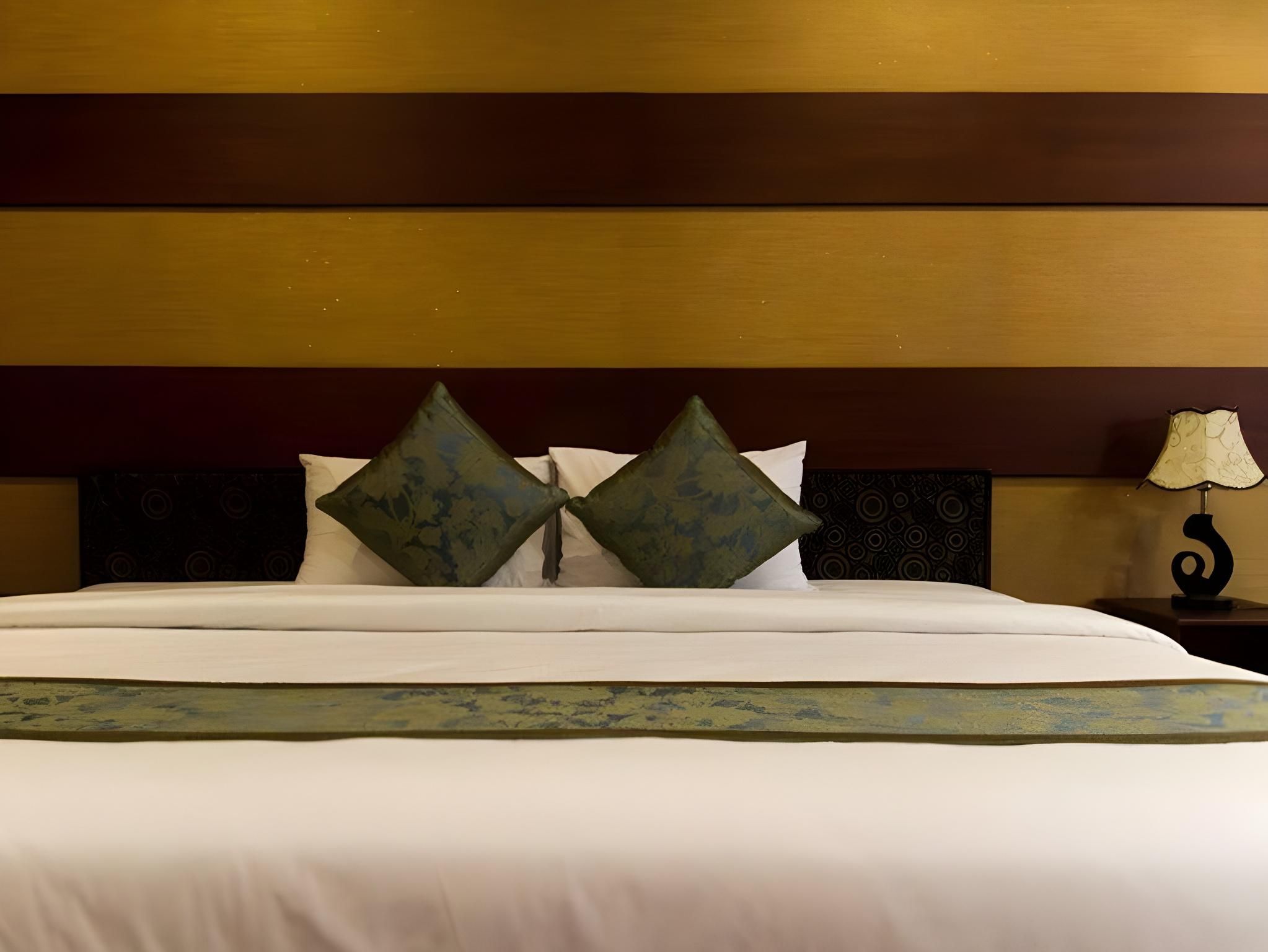 Deluxe King Room City View