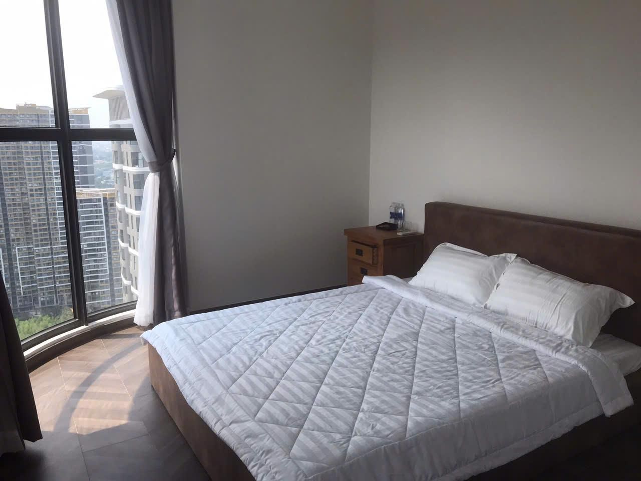 Deluxe - 1 King Bed, Smoking