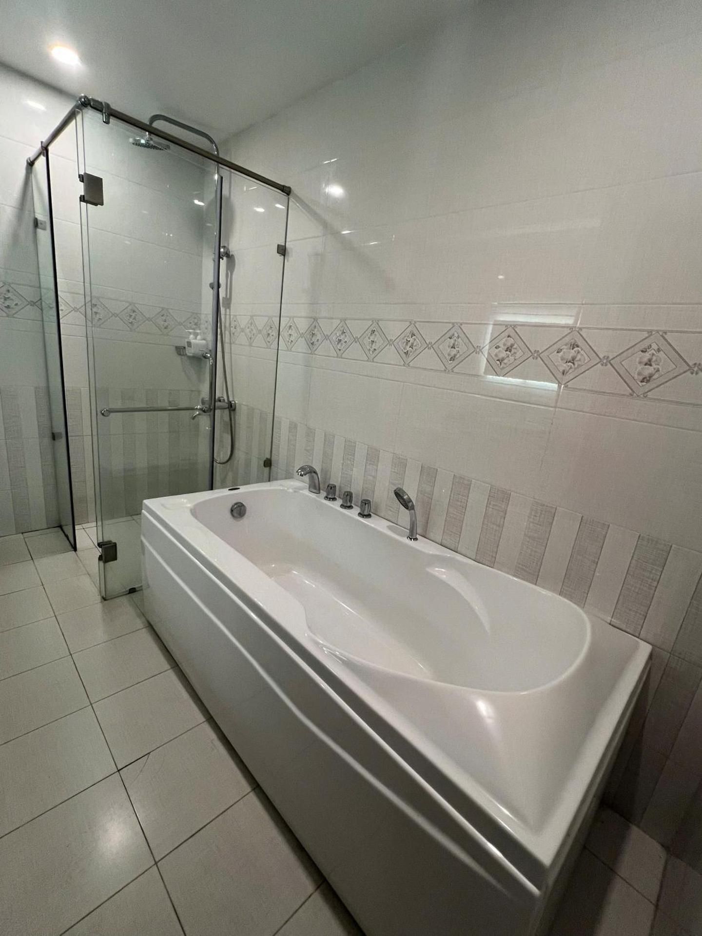 Basement Room, 1 Double Bed, Obstructed View