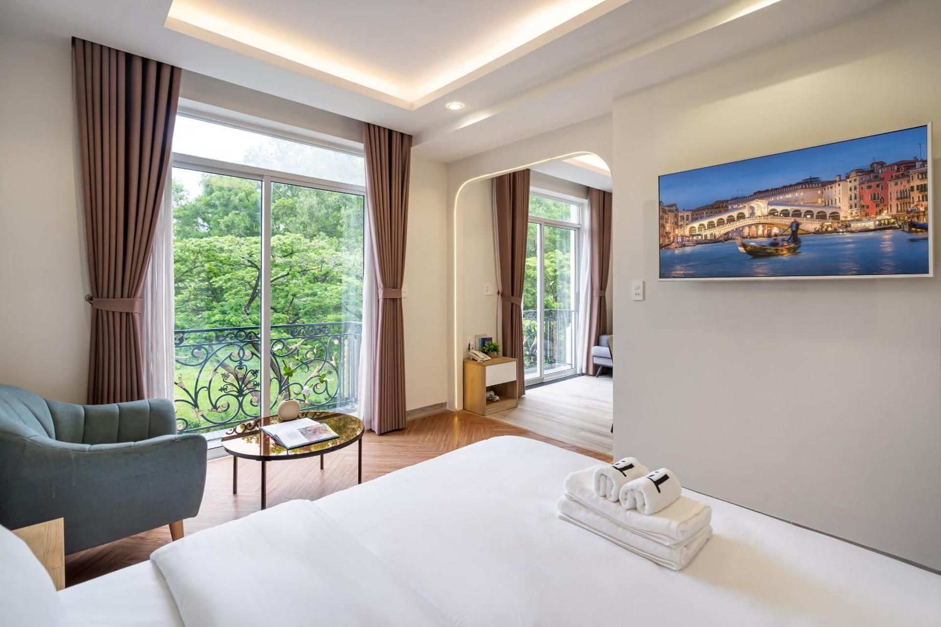 King Suite with Balcony