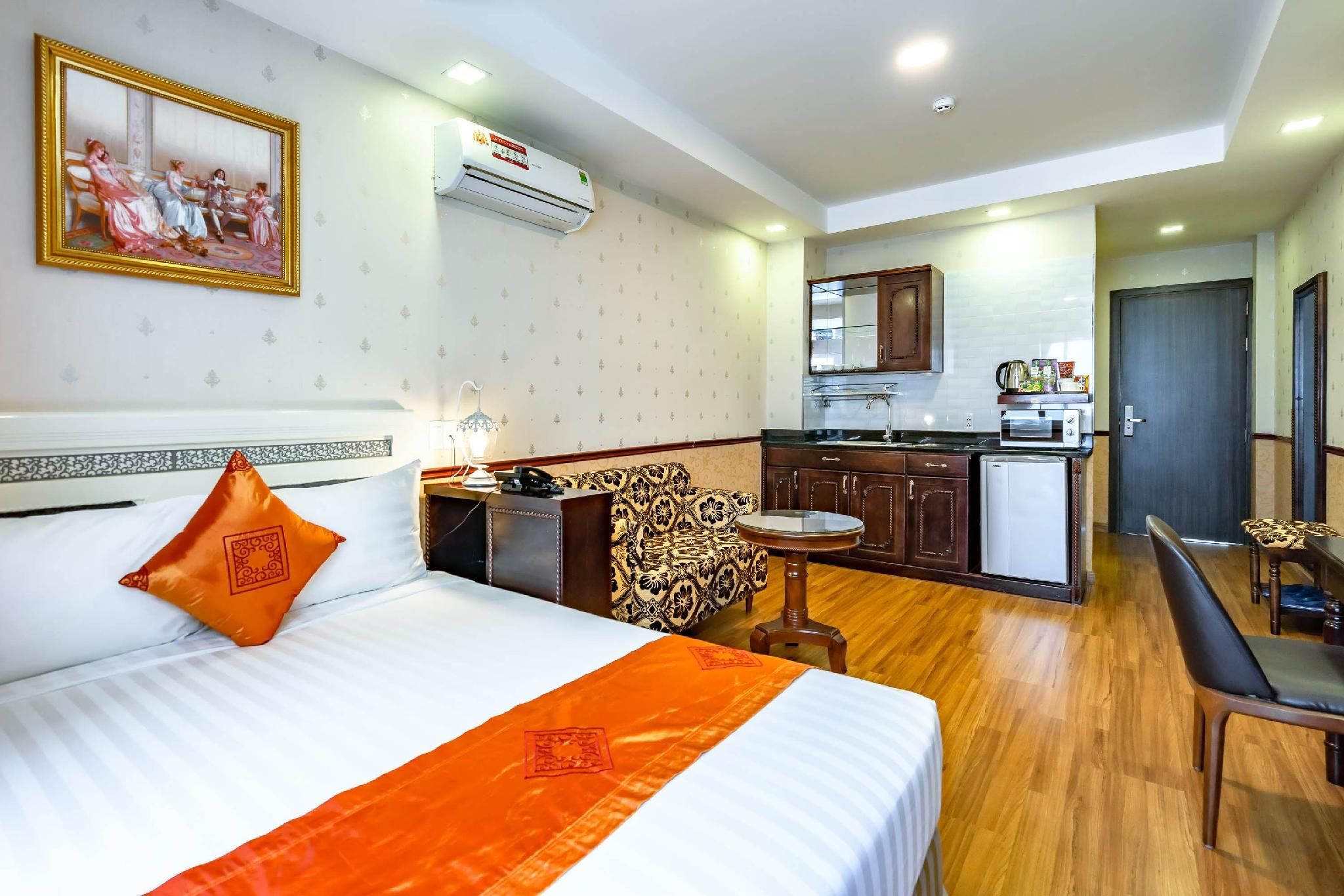 Deluxe Studio Apartment