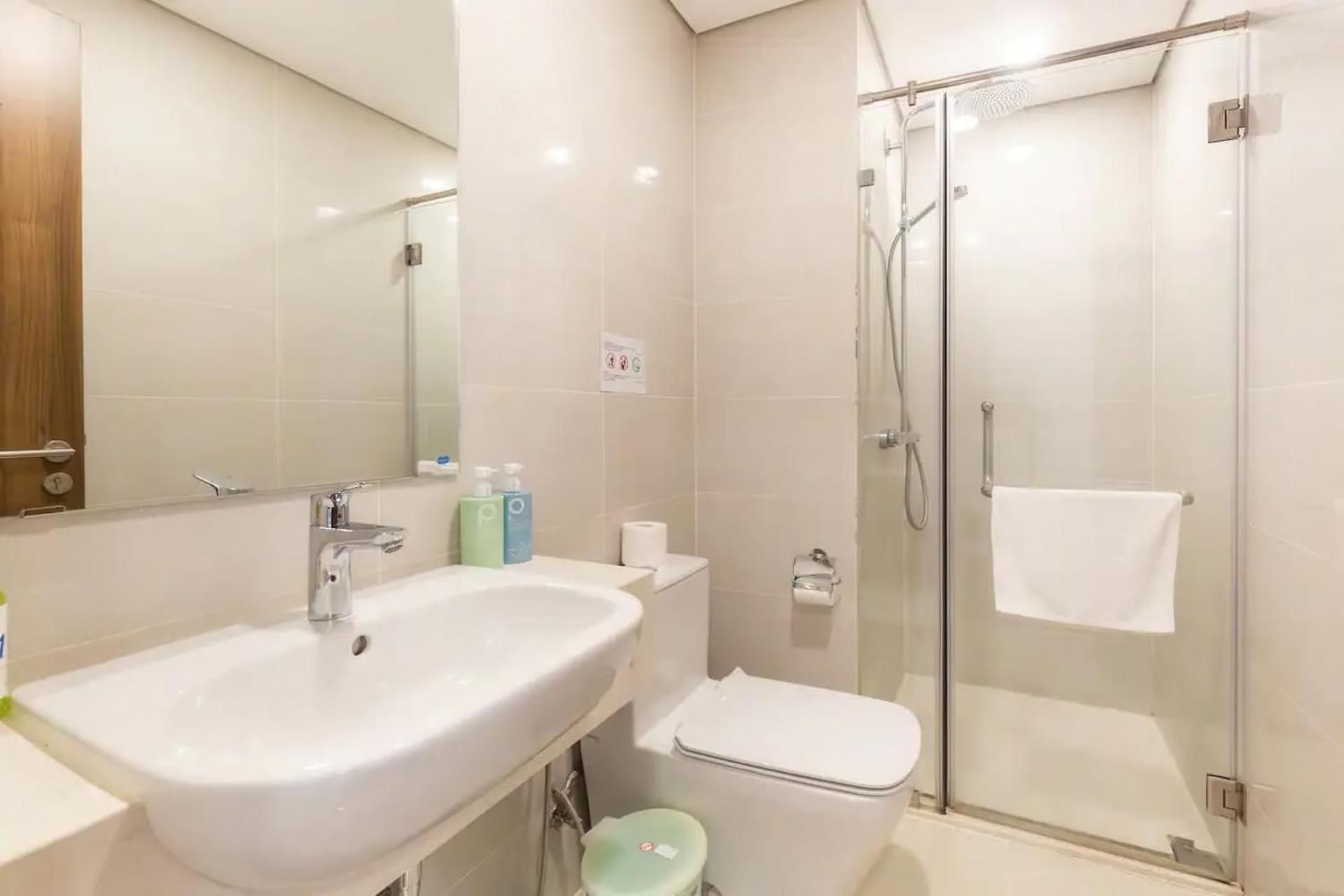 Eco Green Saigon - Free Gym & Netflix & Pool Deluxe One-Bedroom Apartment