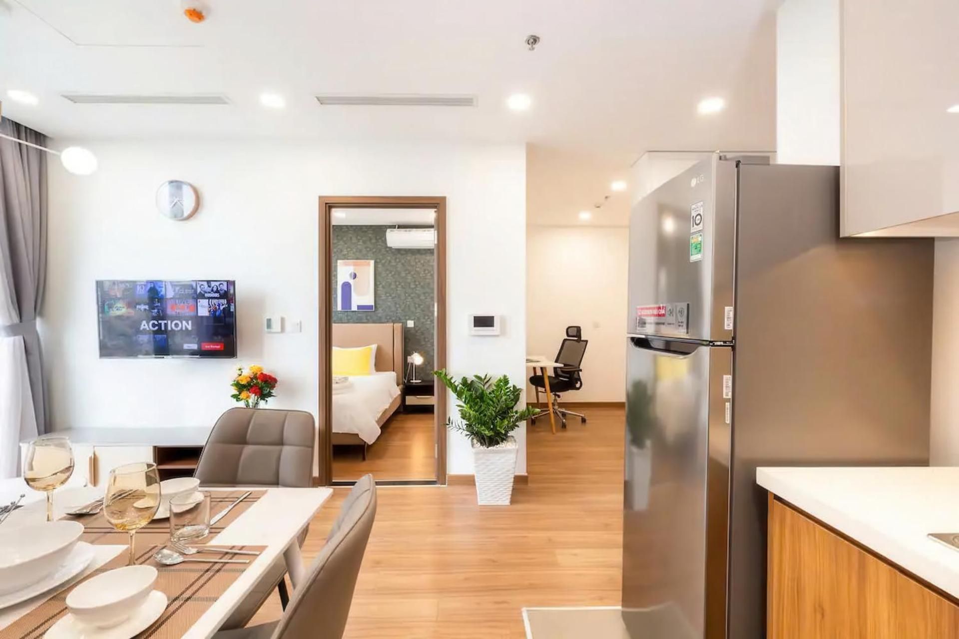 Eco Green Saigon - Free Gym & Netflix & Pool Deluxe One-Bedroom Apartment 2