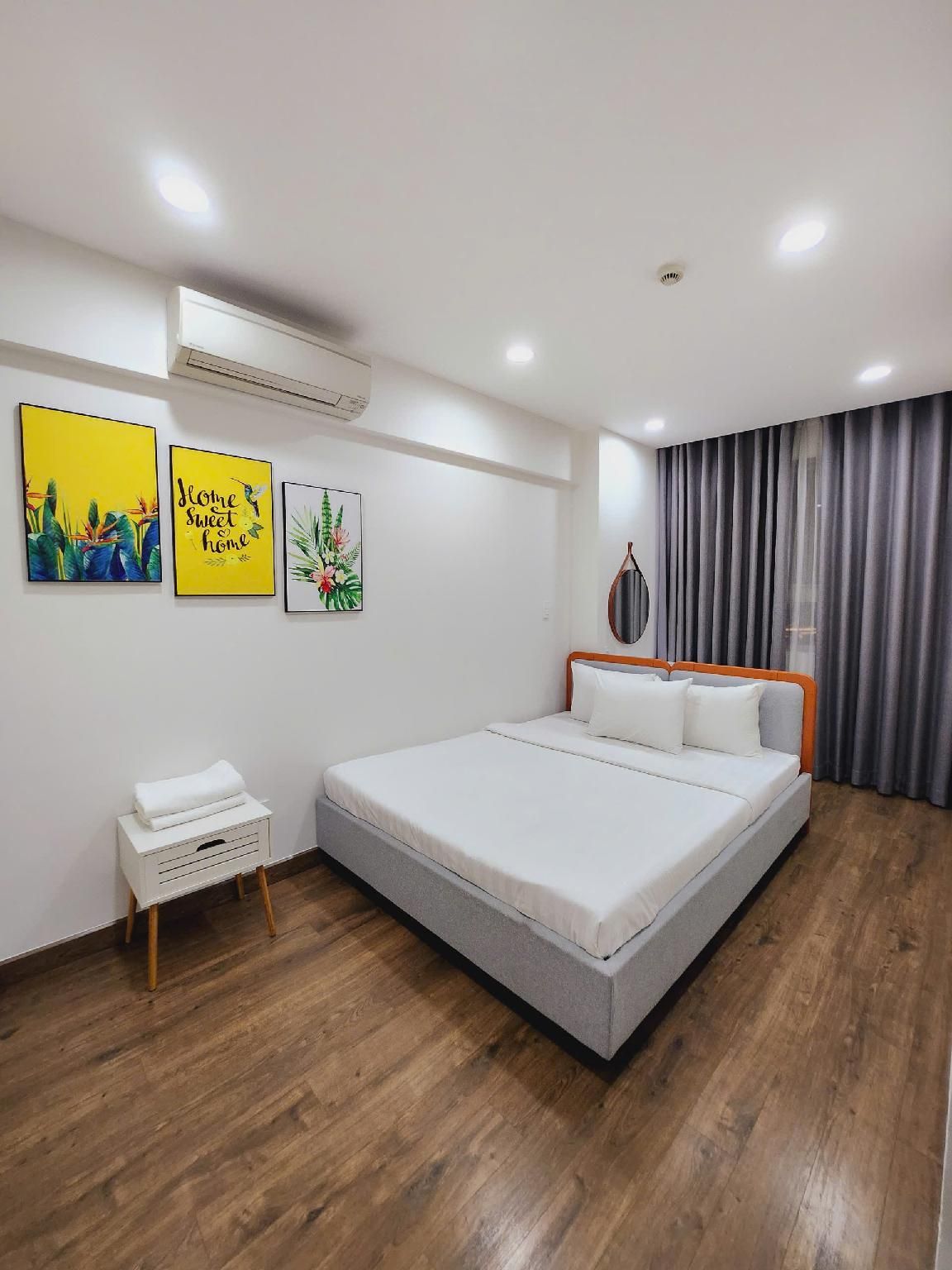 Three-Bedroom Apartment with Balcony