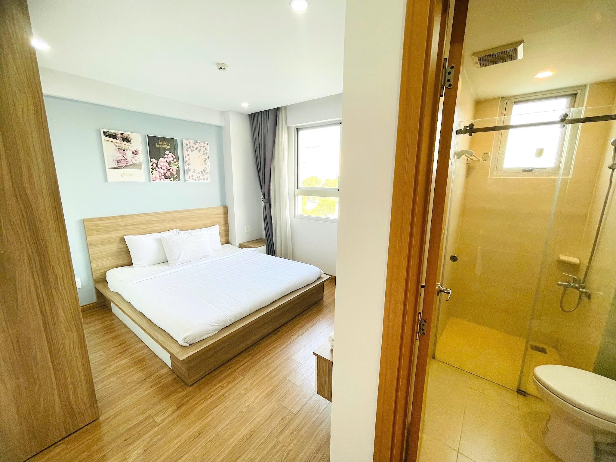 Apartment with Balcony and Kitchen
