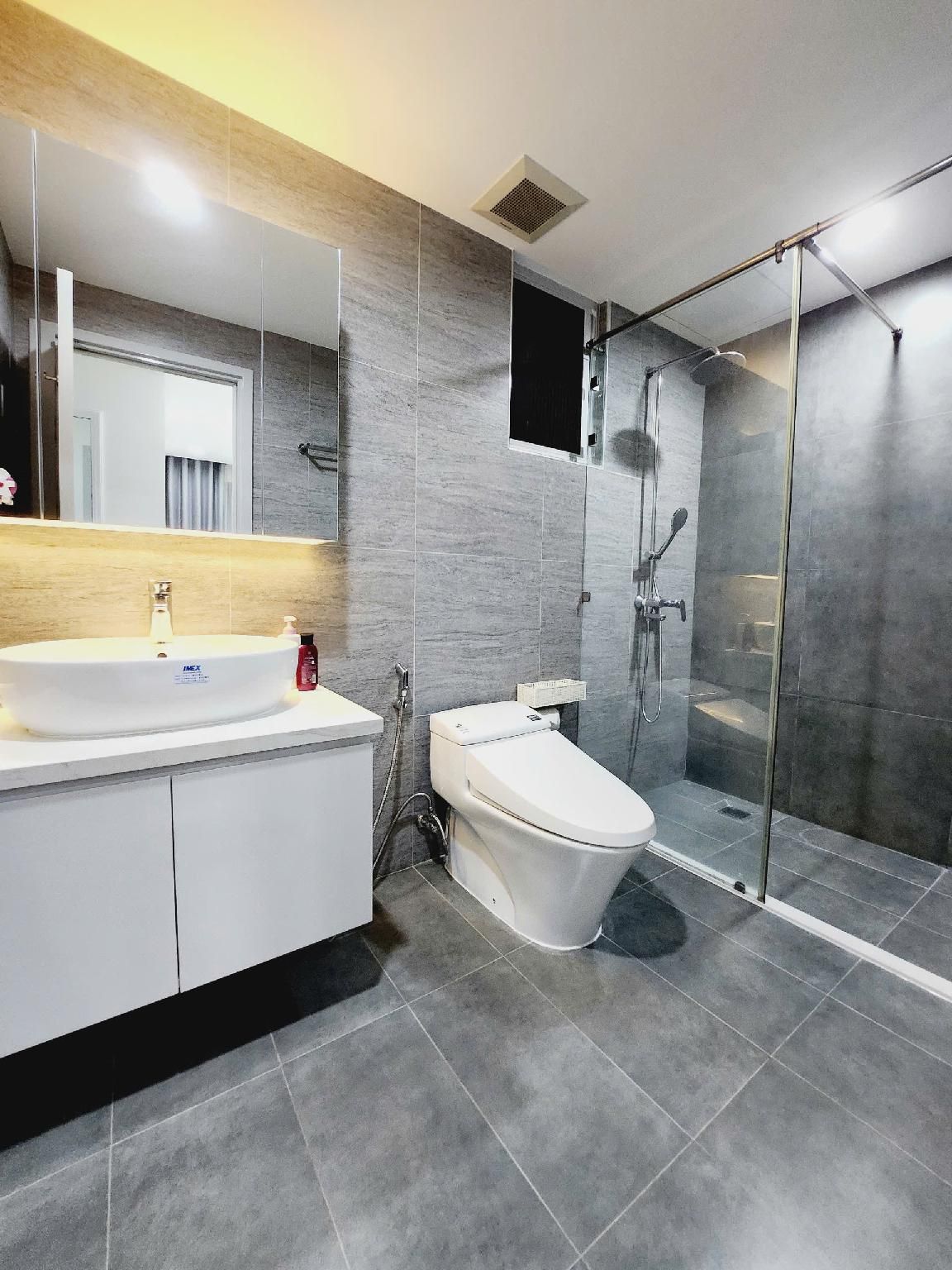 Three-Bedroom Apartment with Balcony