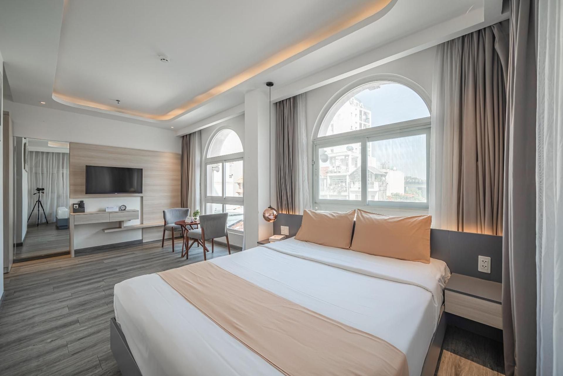Deluxe Queen Bed