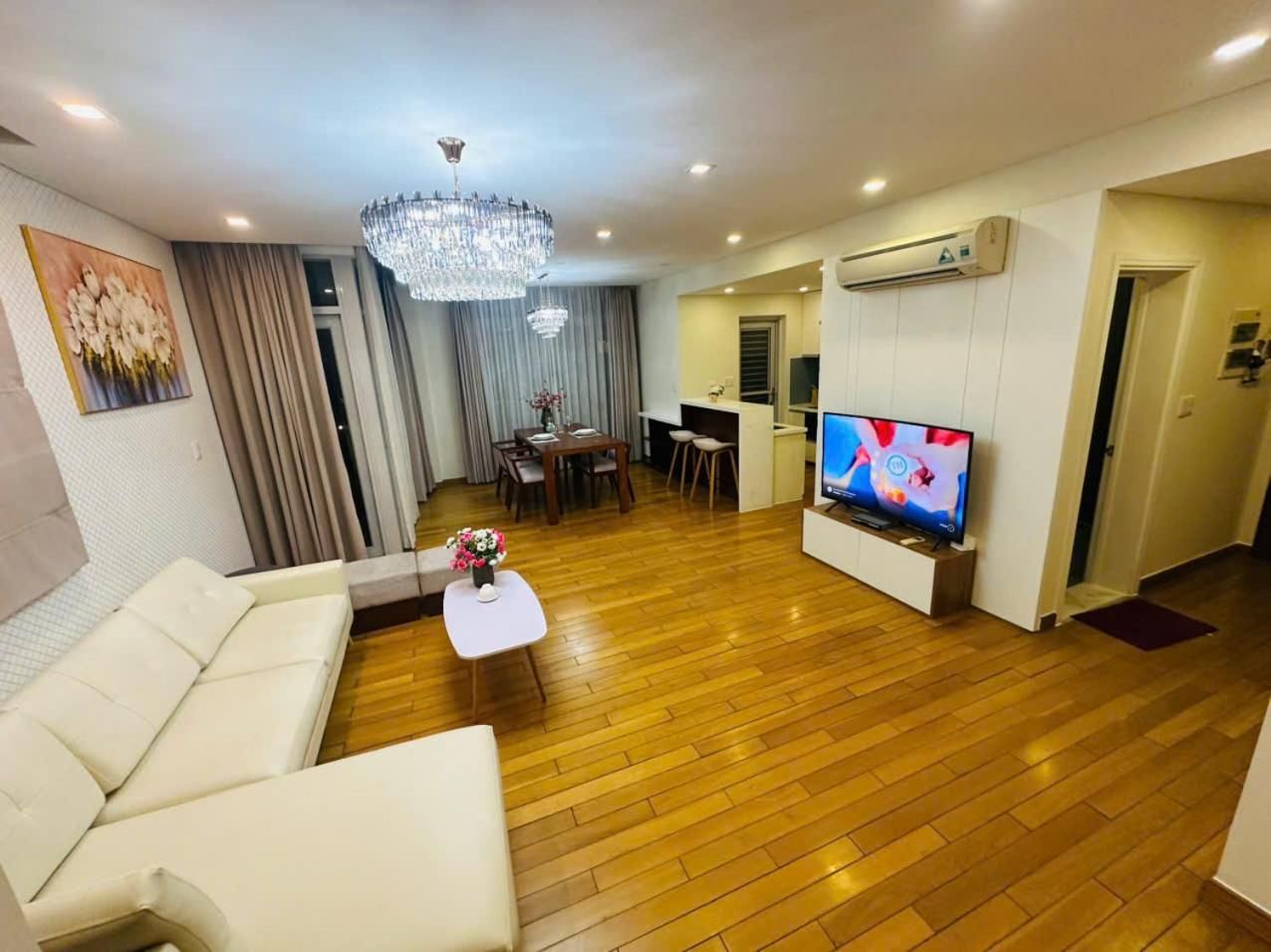 GREEN VALLEY SECC Three-Bedroom Premium Apartment with Balcony 2