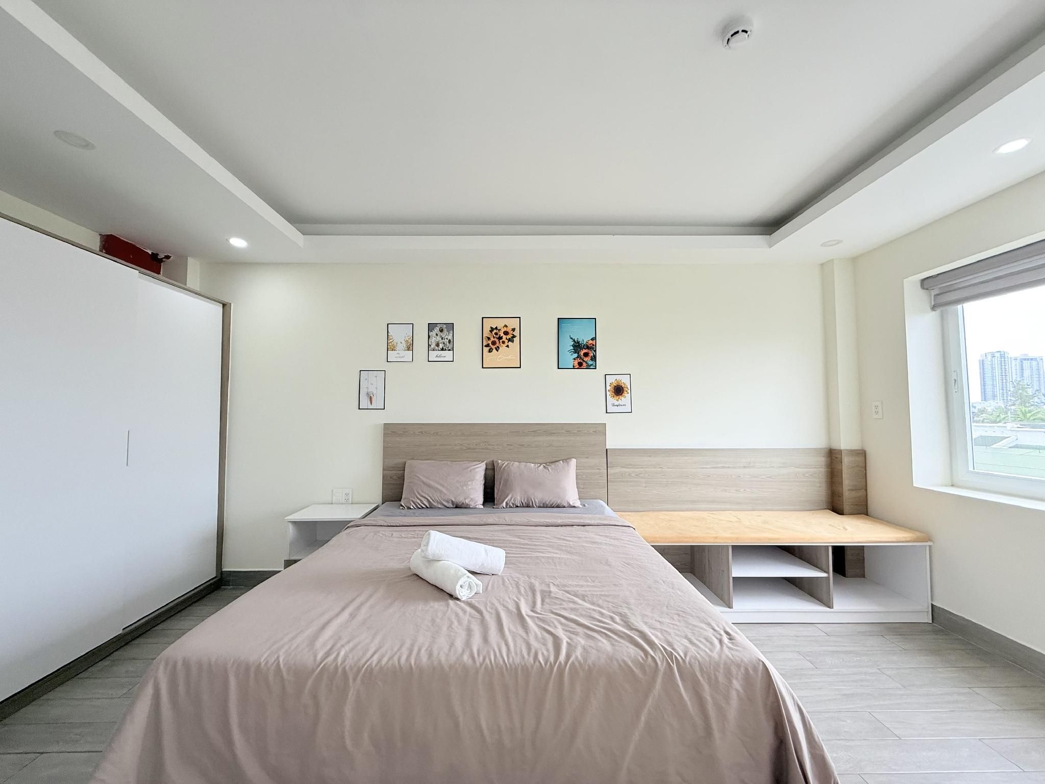 Deluxe One Bedroom Apartment with Balcony