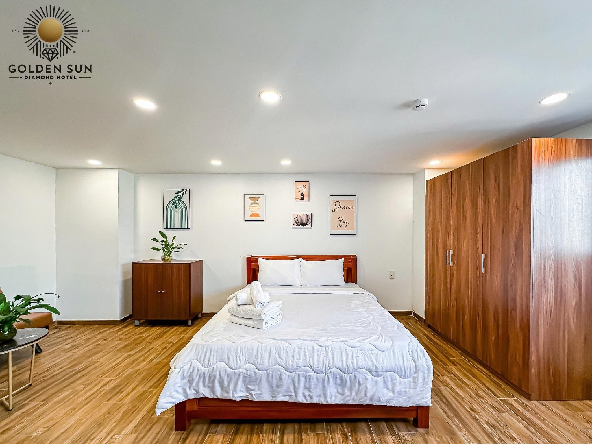 2-Bedroom Interconnecting Queen Unit