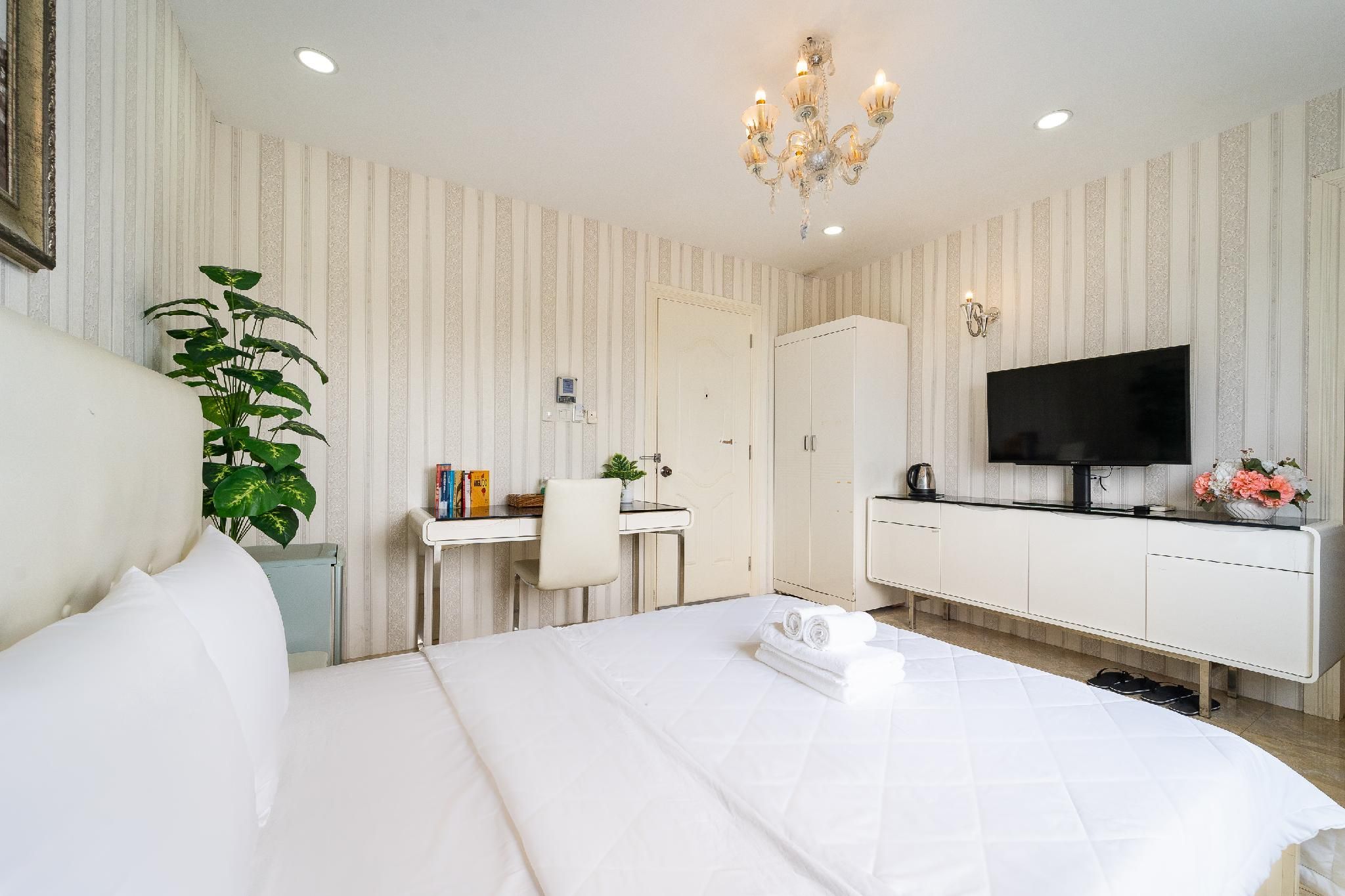 Deluxe Double Room with Bathtub
