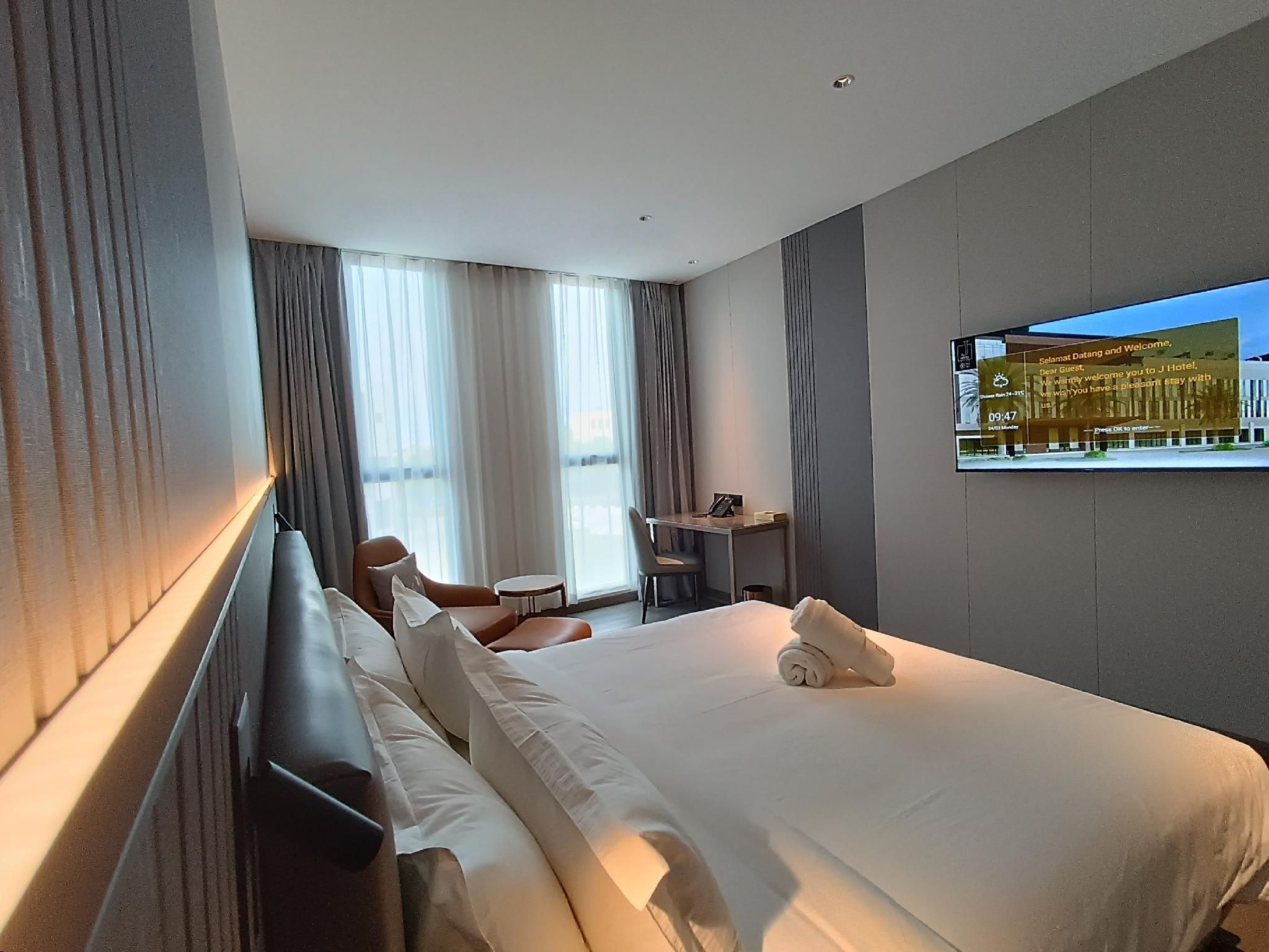 J HOTEL Deluxe King Room - Non-Smoking