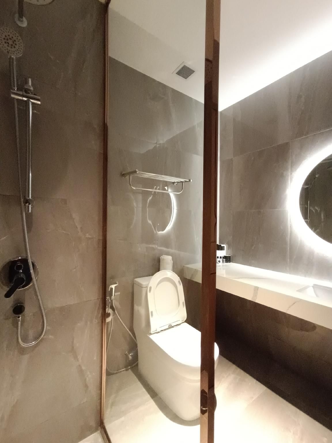 J HOTEL Deluxe King Room - Non-Smoking 3