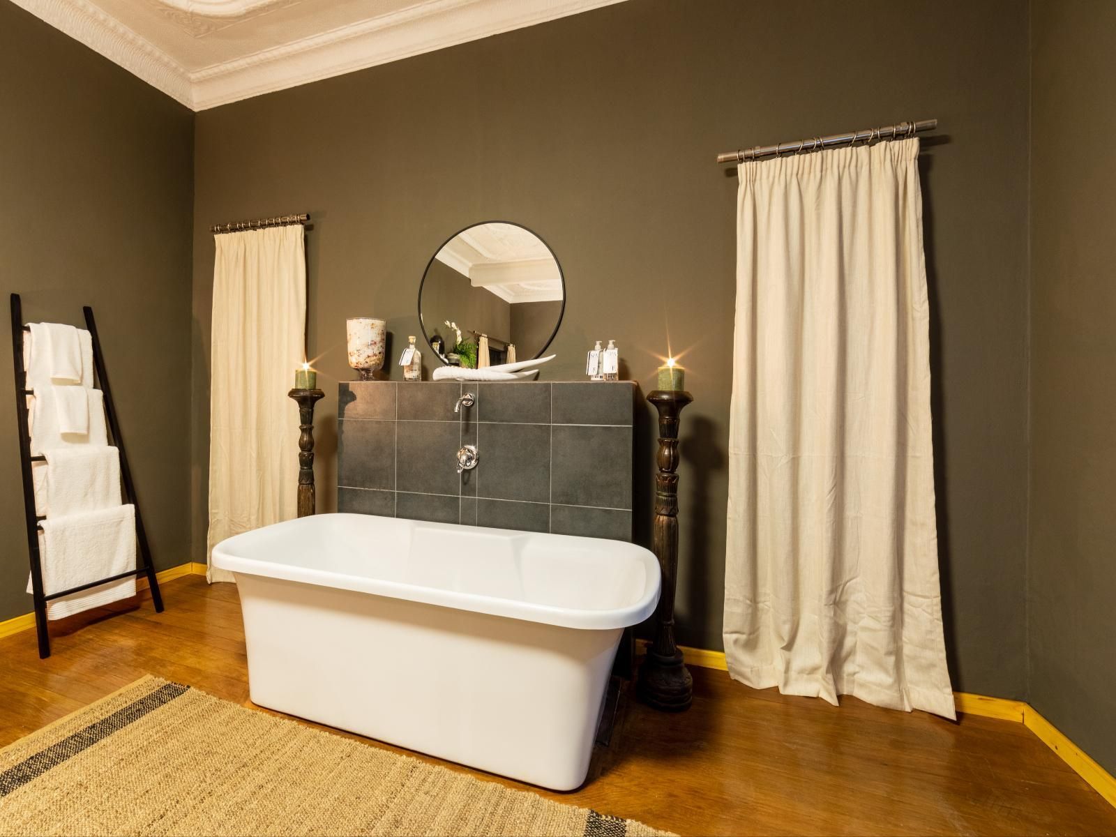 Royal Tree Guest House Luxury King Suite 3