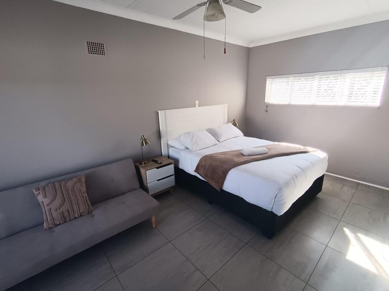Deluxe Double Room (2 Adults + 1 Child)