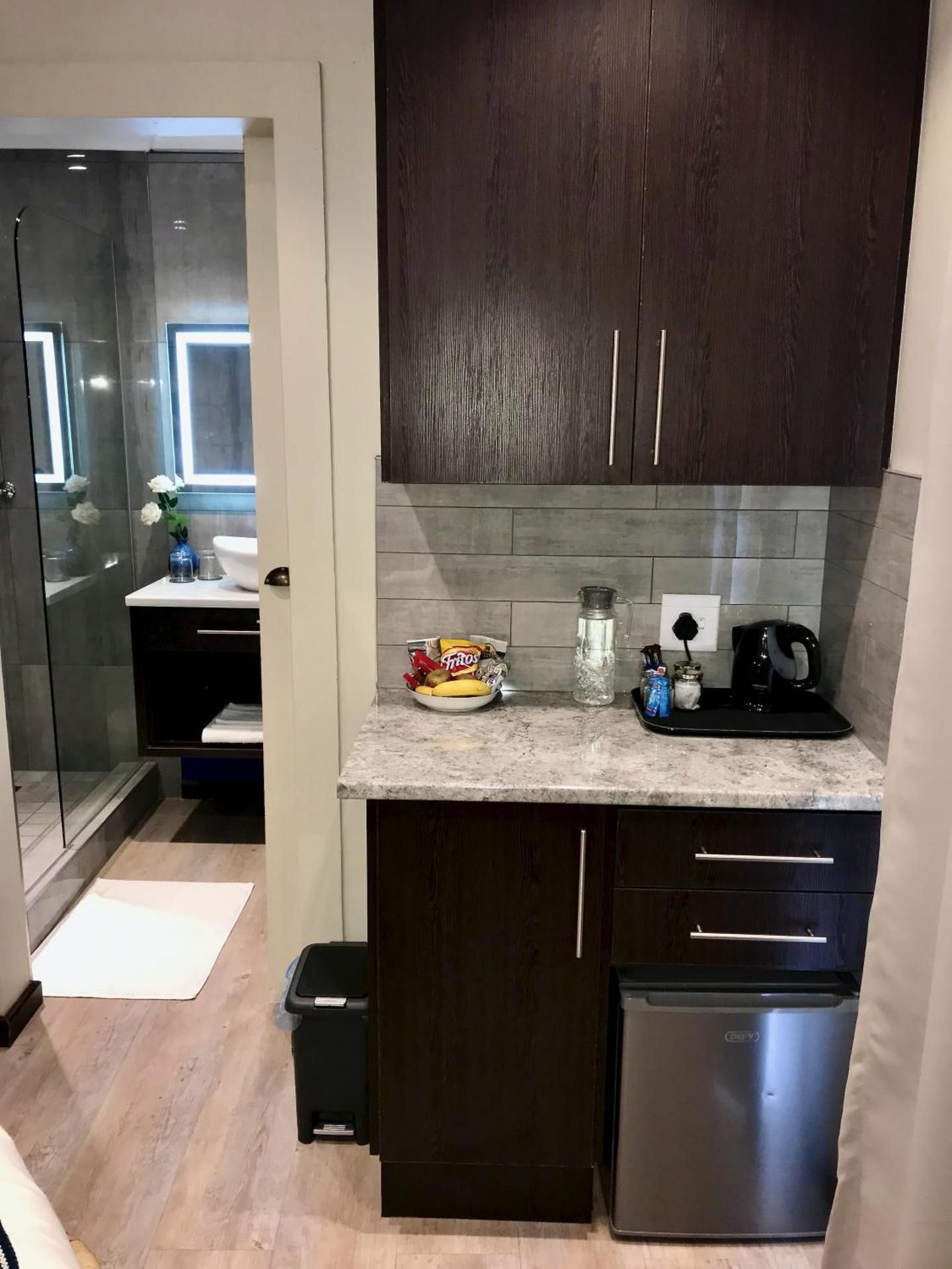 Deluxe Queen Suite