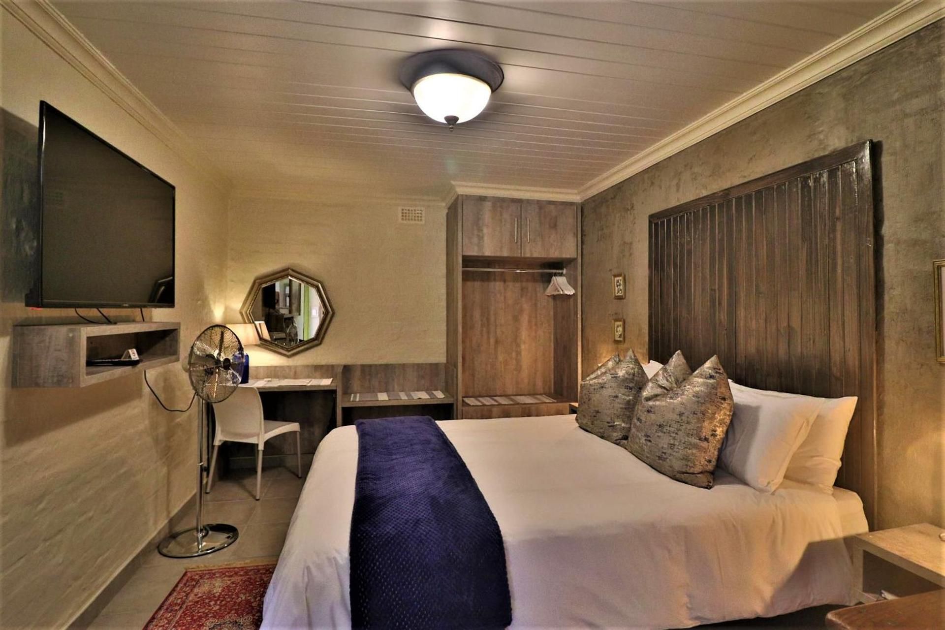 Standard Queen Room