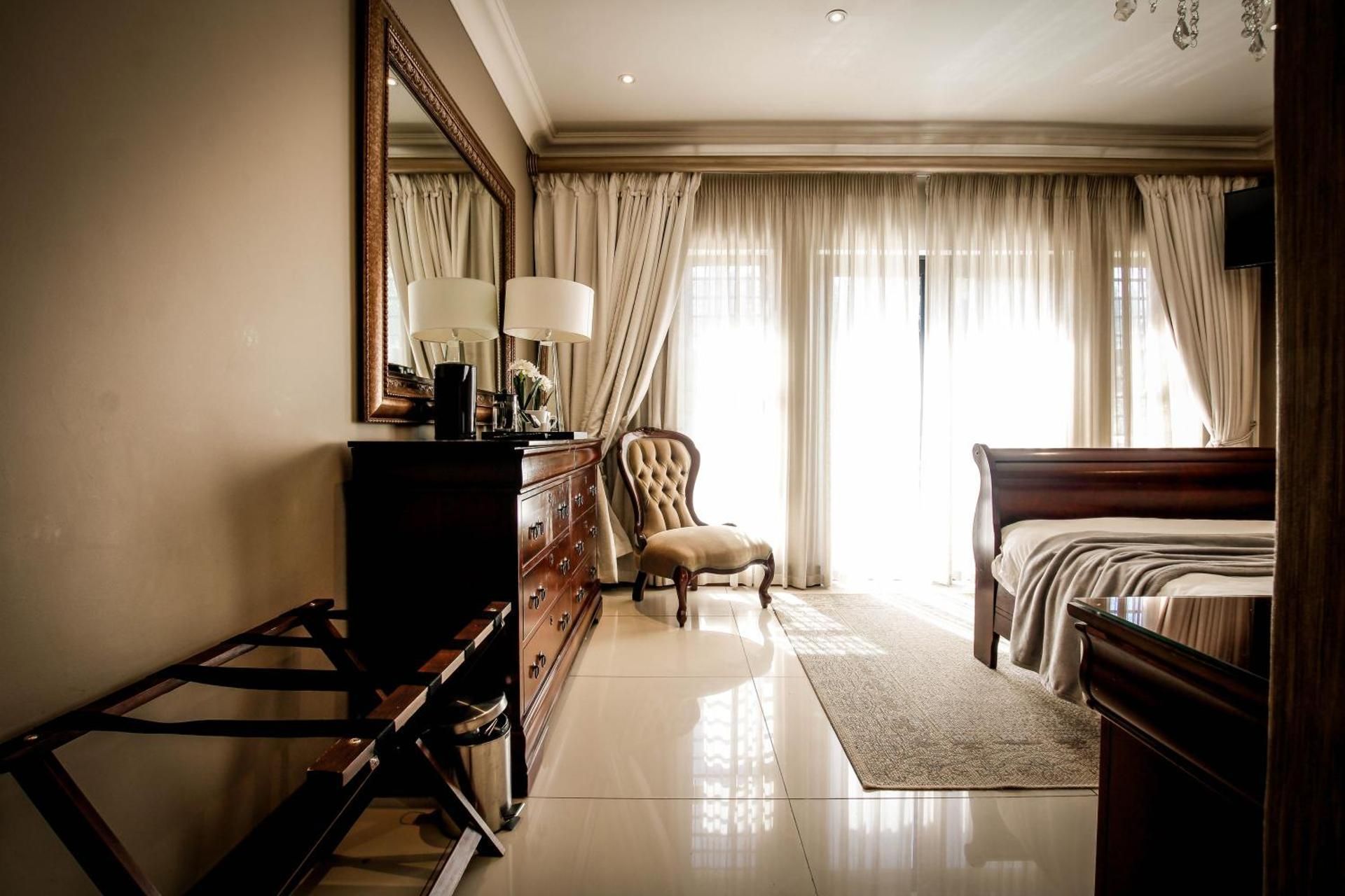 Luxury Queen Room