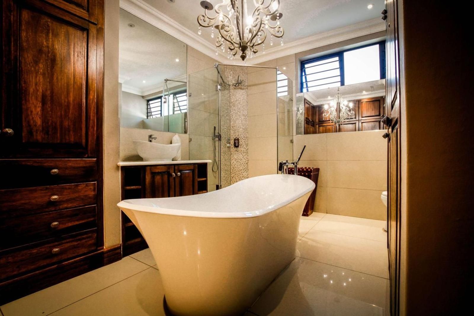 Luxury Queen Room