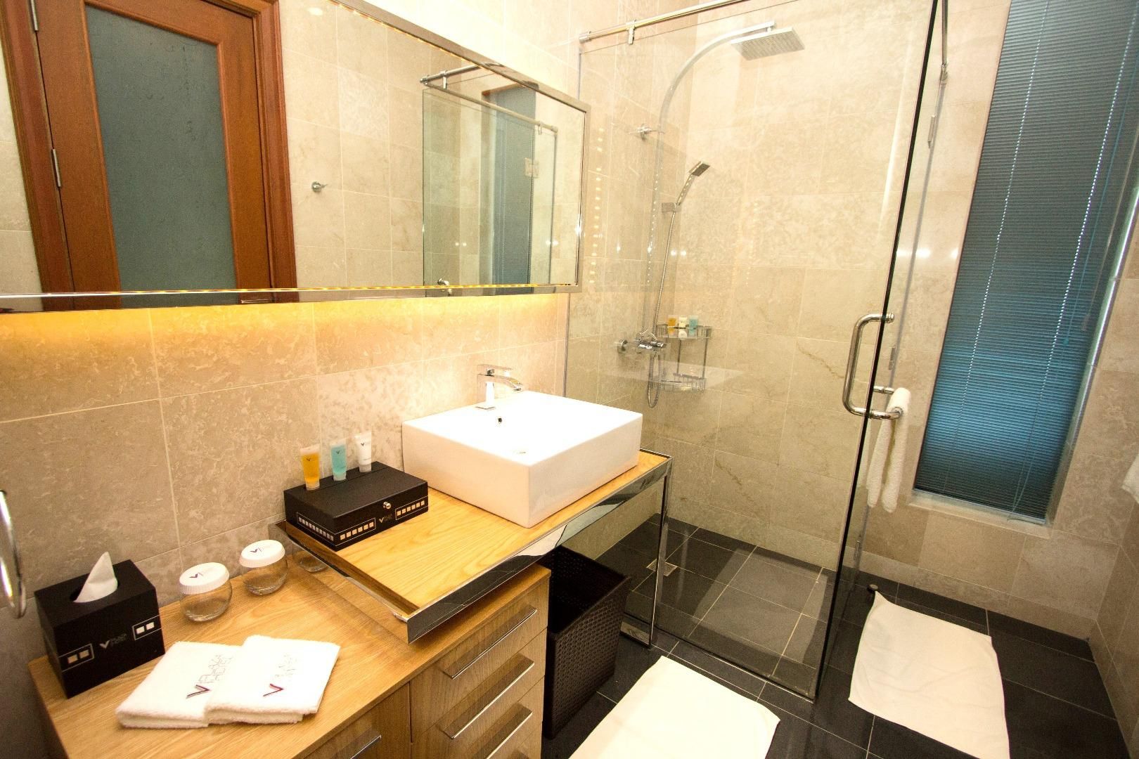 V Plaza Hotel Executive Room 3