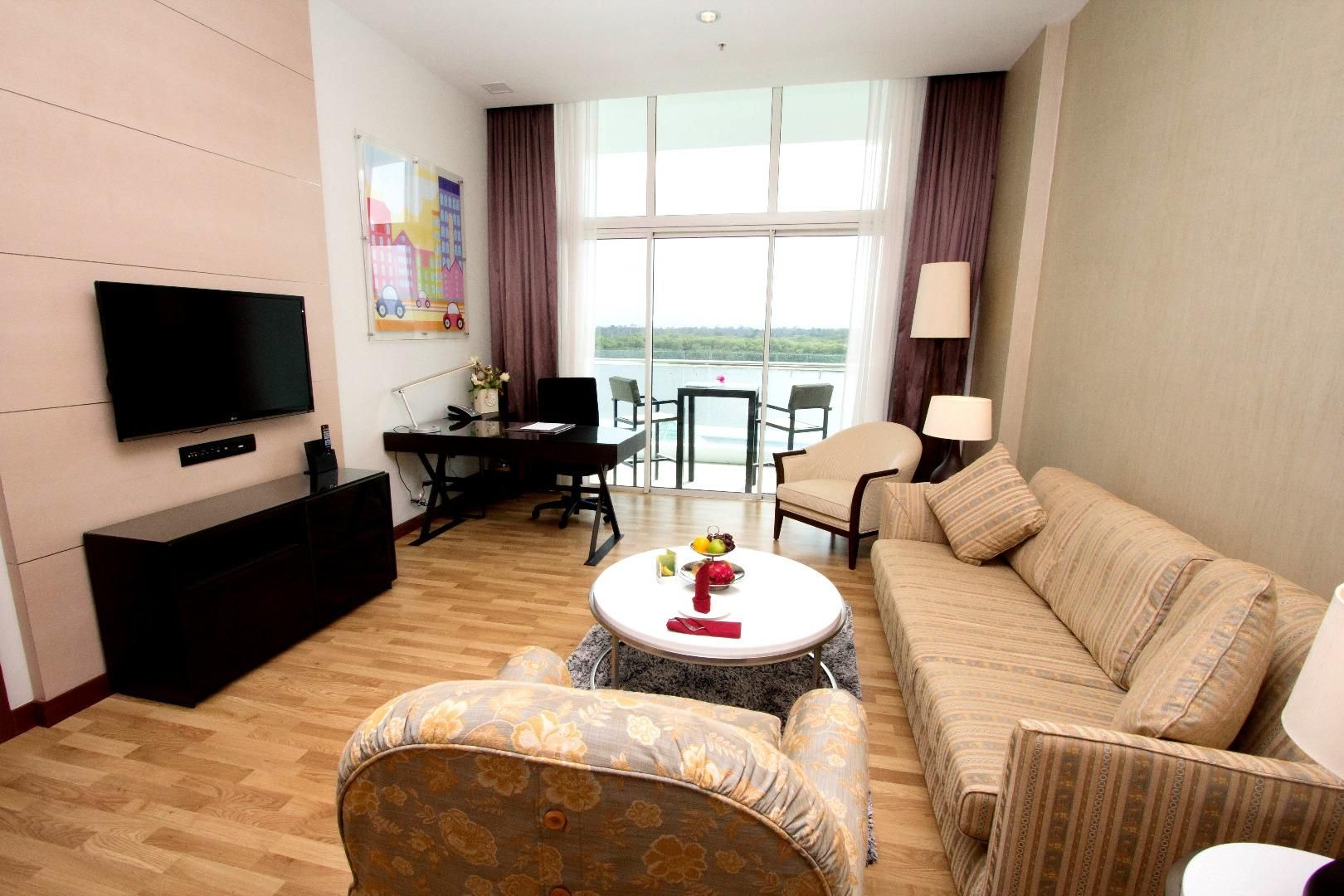 V Plaza Hotel Junior Suite 2