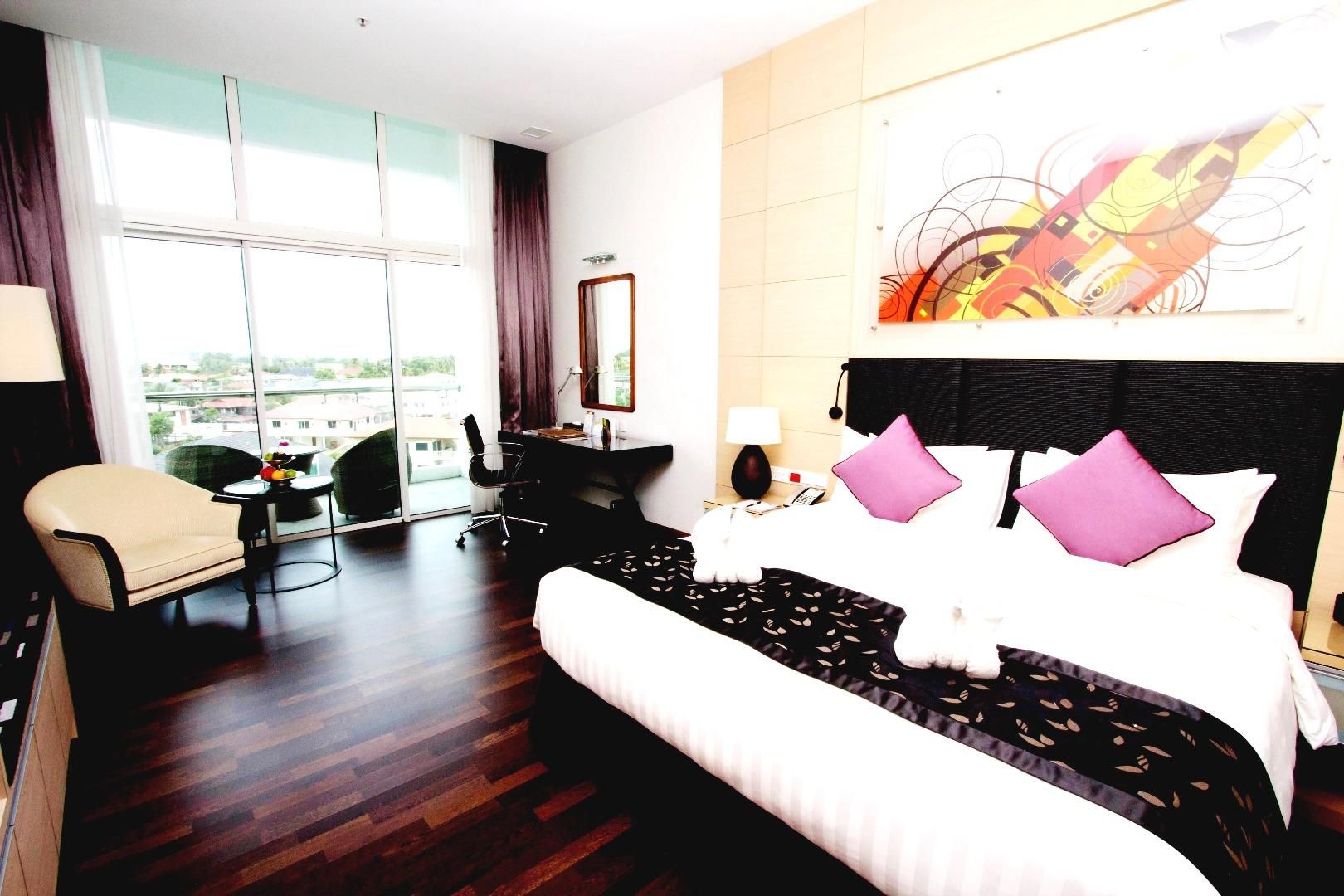 V Plaza Hotel Executive Room