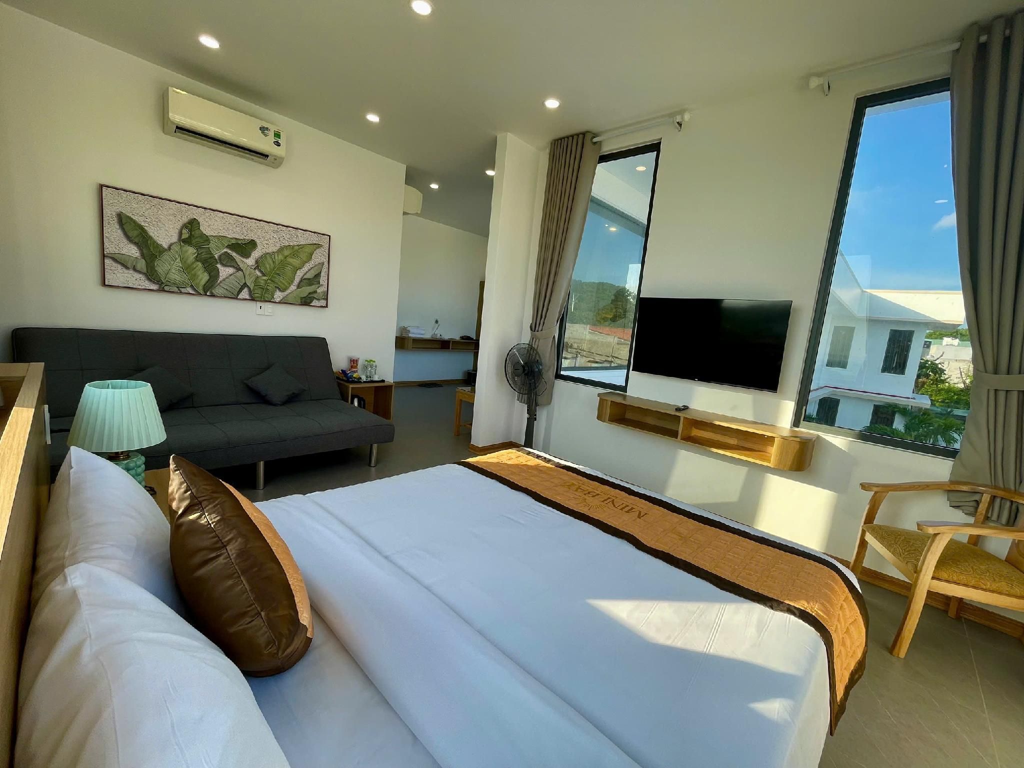 Suite with Pool View