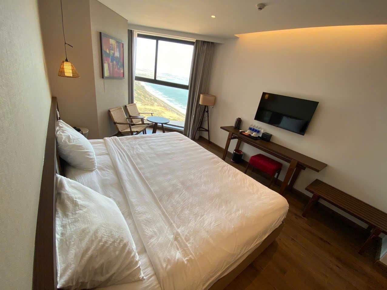 1 Queen Room