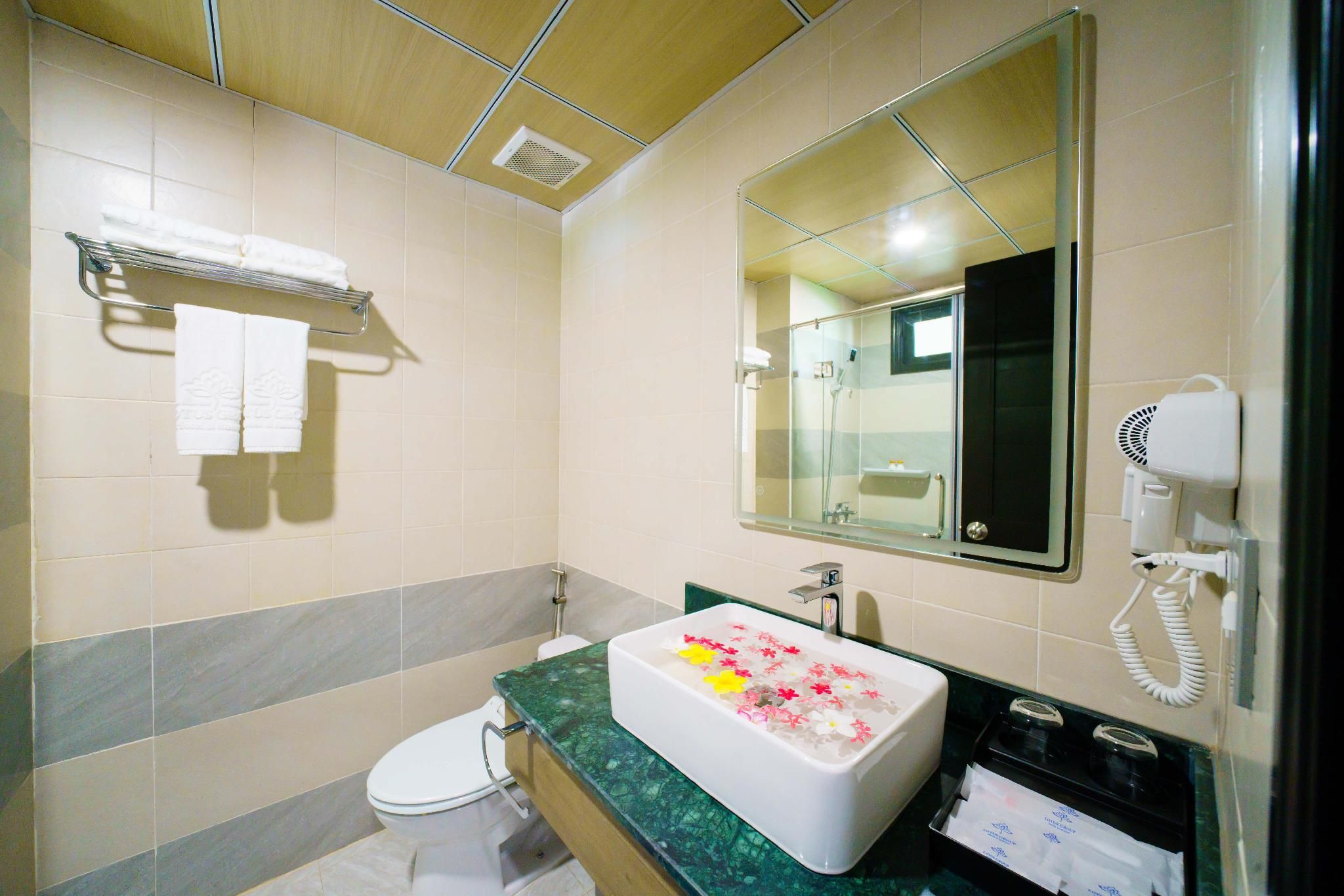 BLOOMING LOTUS RESORT Deluxe Triple Room 3