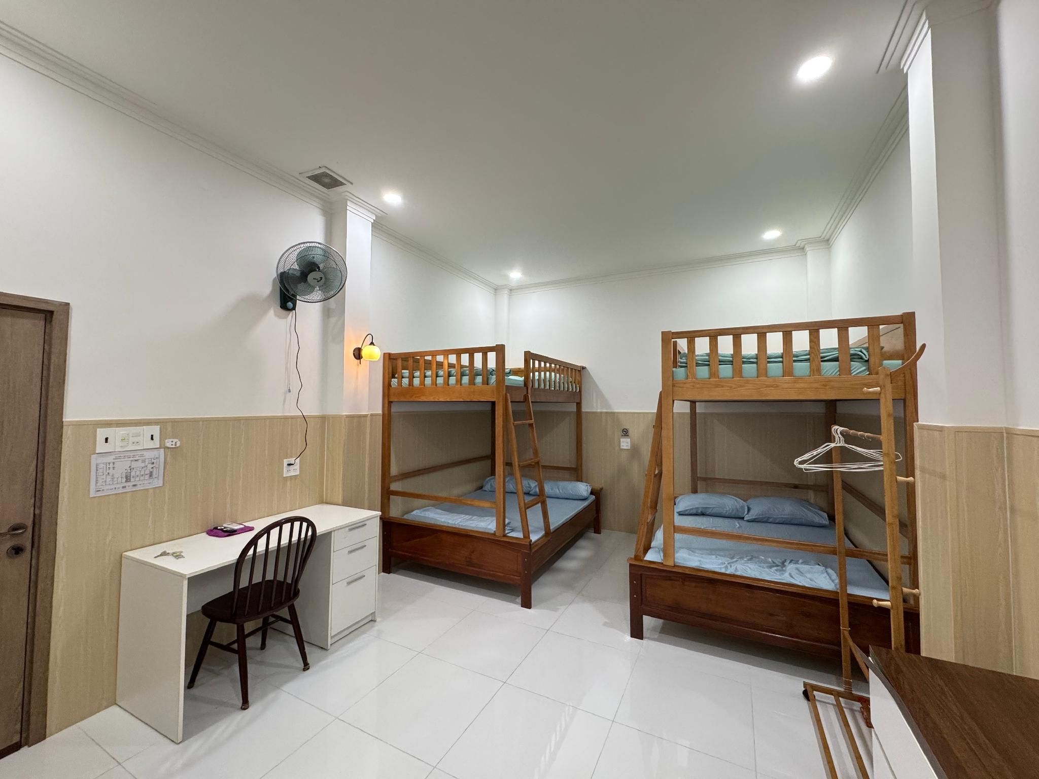 4-Bed Shared Room with Ensuite Bathroom
