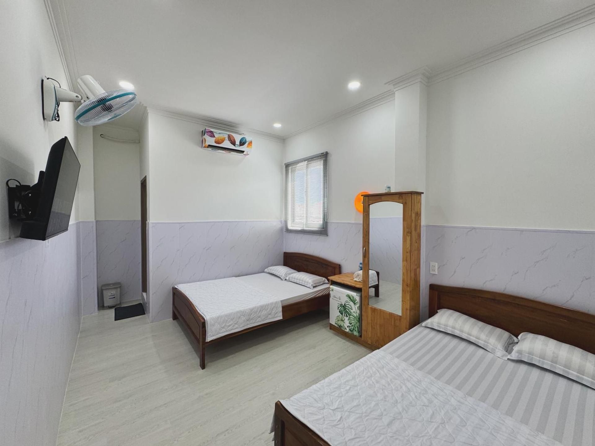 Standard - 2 Beds, Non-Smoking