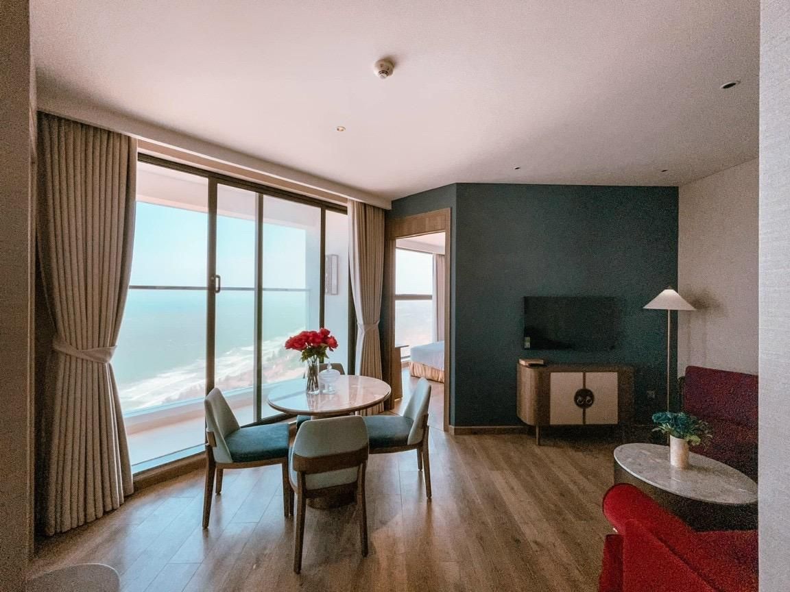 2-Bedroom Suite with Kitchen and Balcony