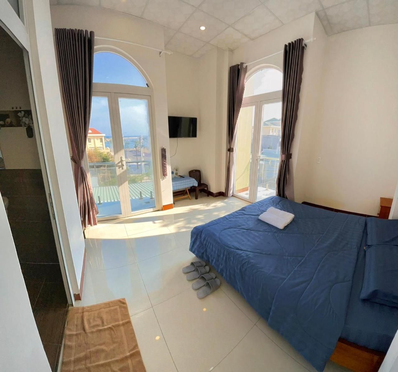 Double Balcony