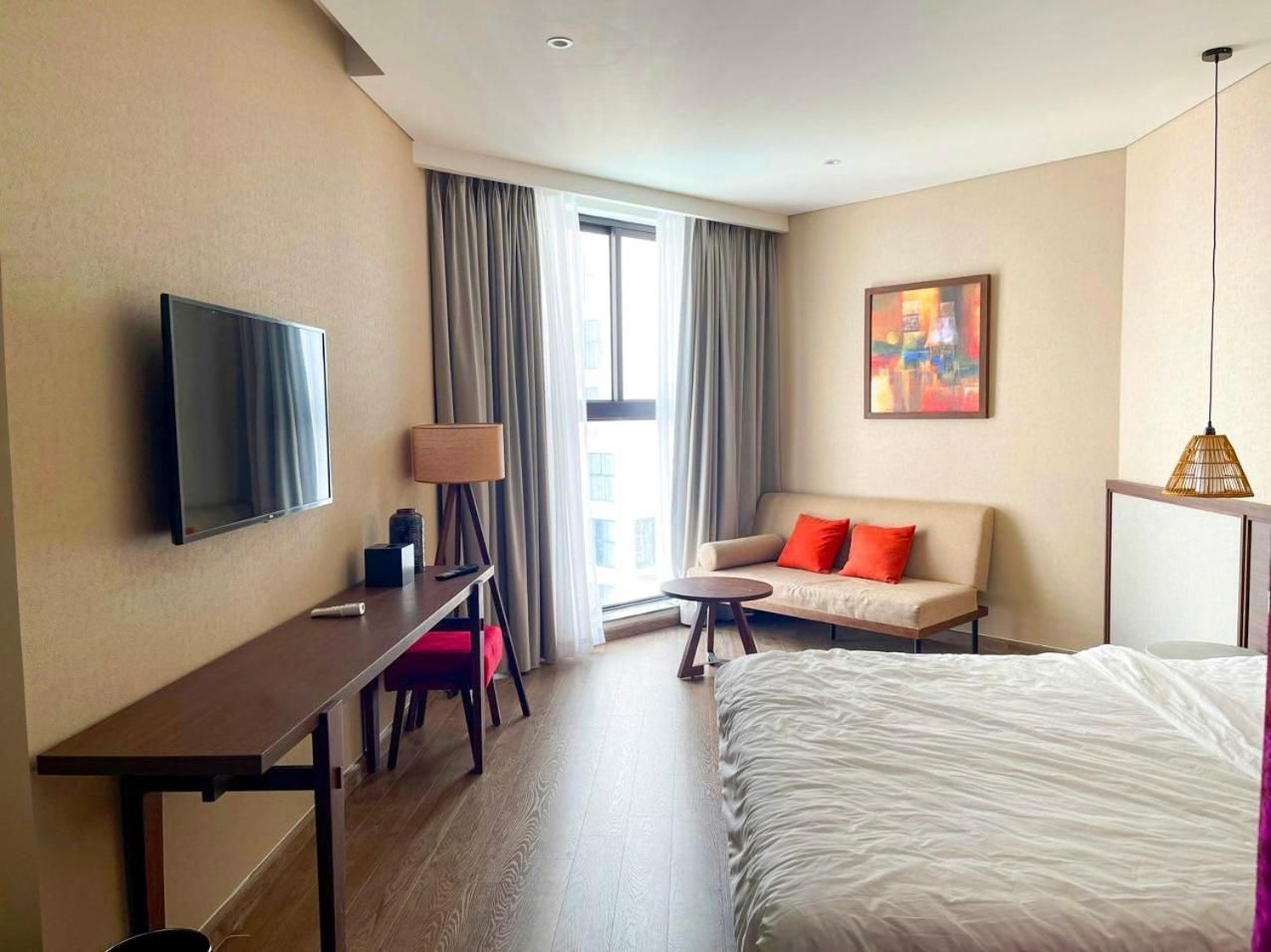 One-Bedroom Apartment with Pool View